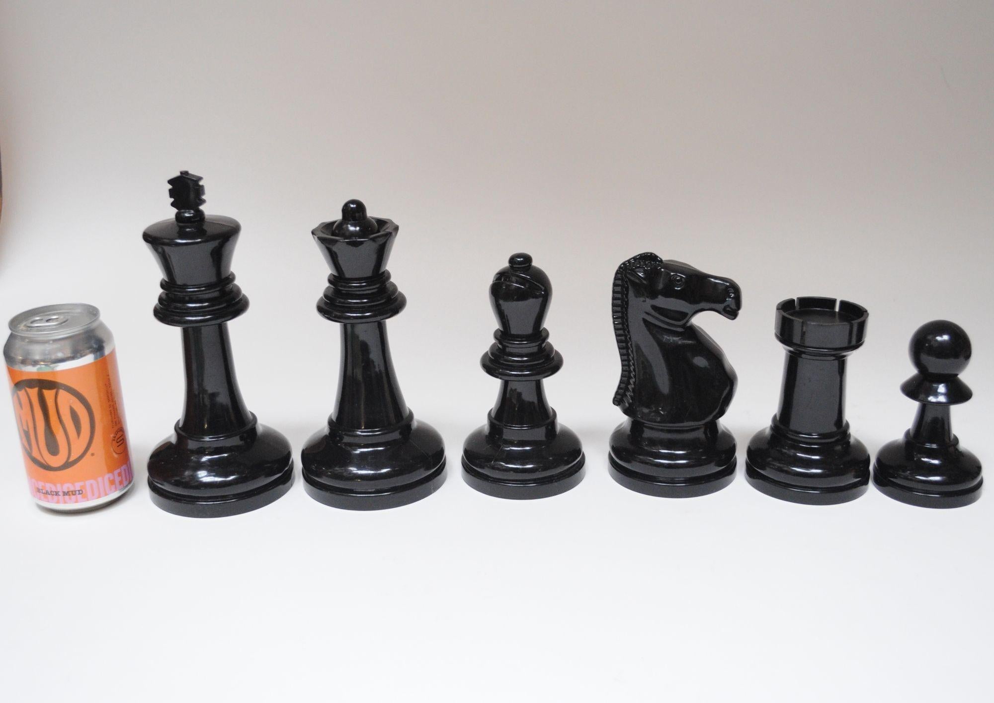 Complete Set of Vintage Oversized Chess Pieces in Black and Cream Plastic In Good Condition For Sale In Brooklyn, NY