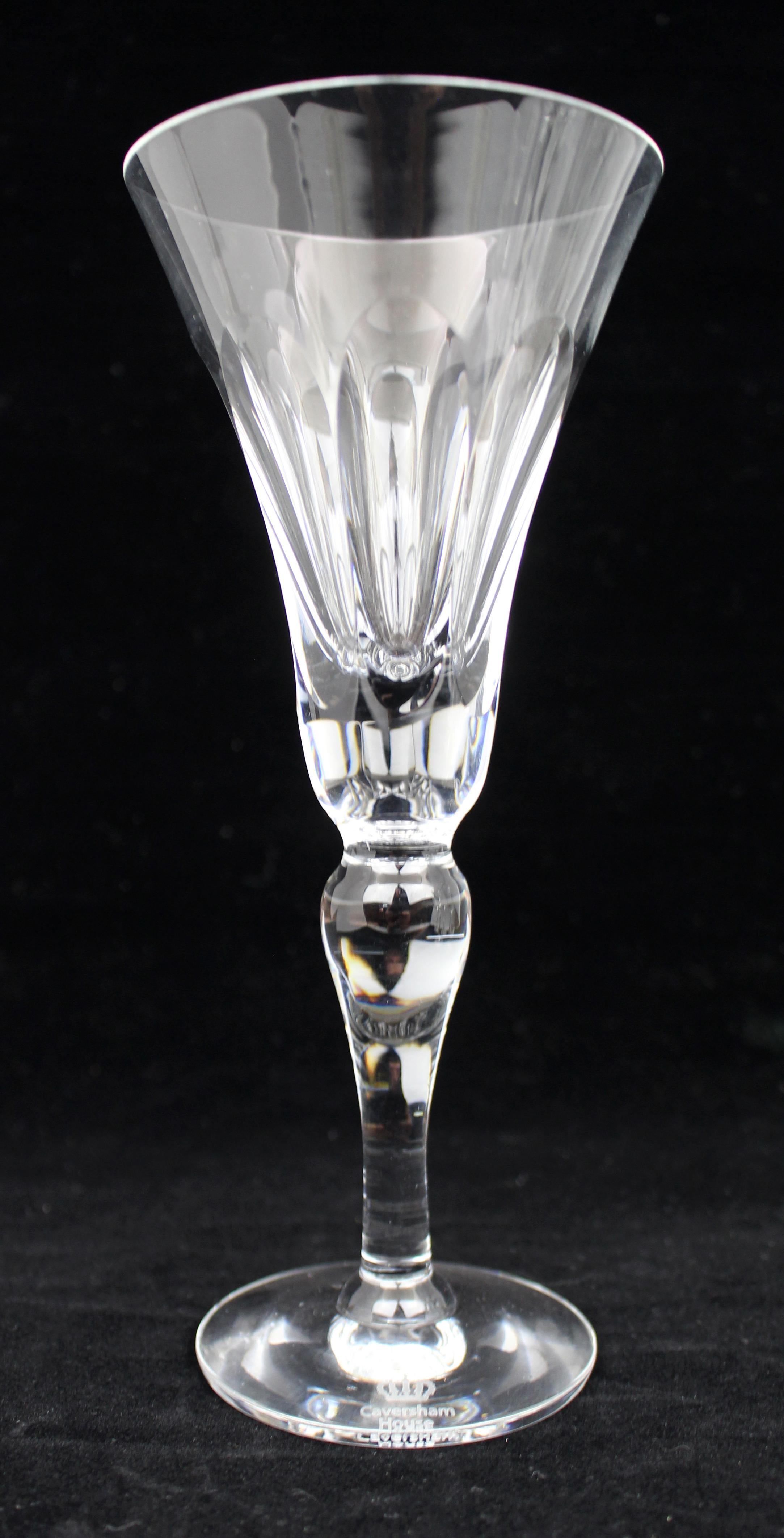 Britannique Suite complète de 36 verres en cristal taillé à la main par Tudor Crystal en vente