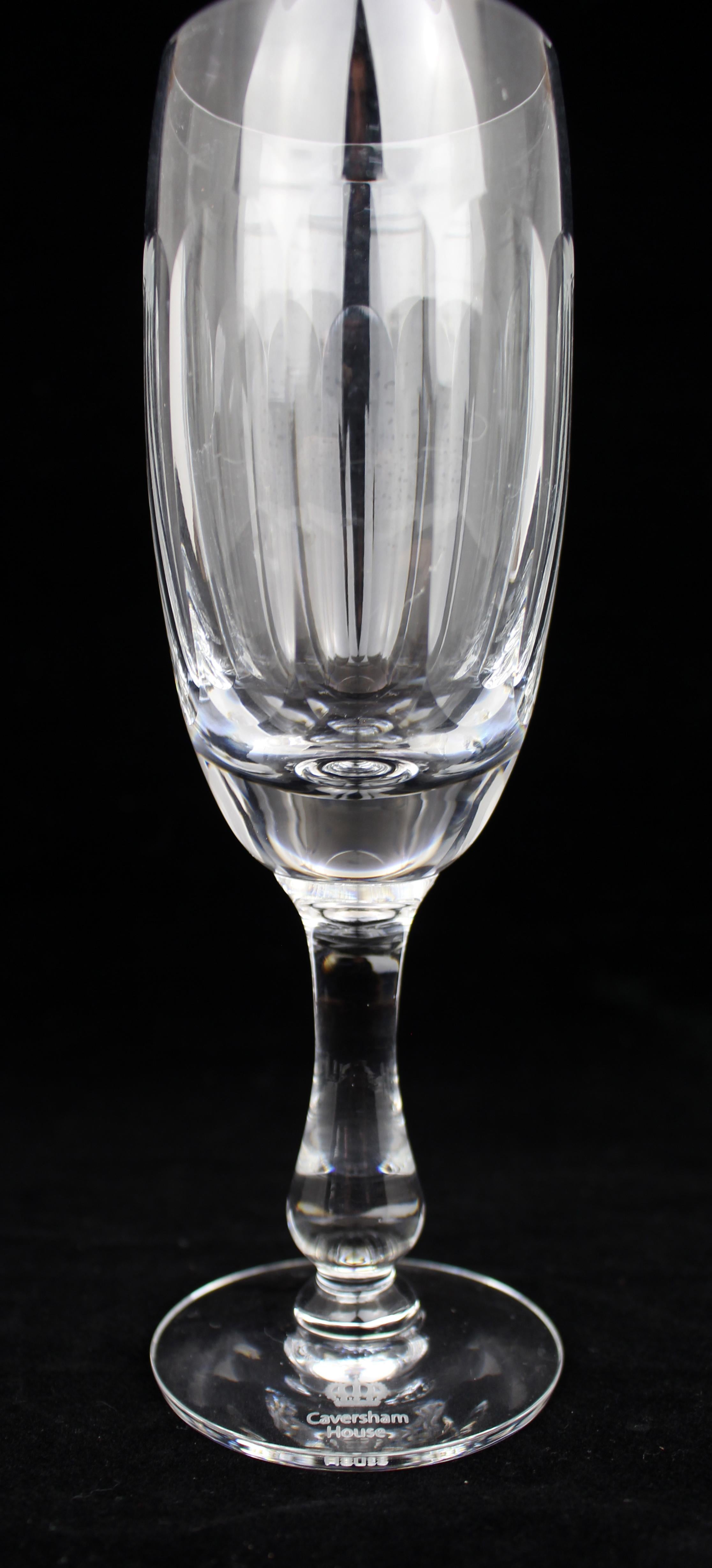 Suite complète de 36 verres en cristal taillé à la main par Tudor Crystal en vente 1