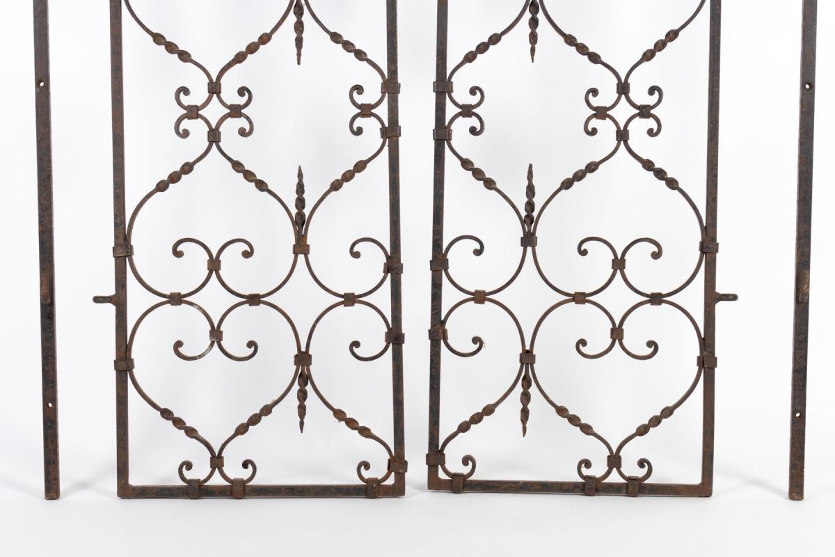 Complete Wrought Iron Interior Grills In Good Condition In Saint-Ouen, FR