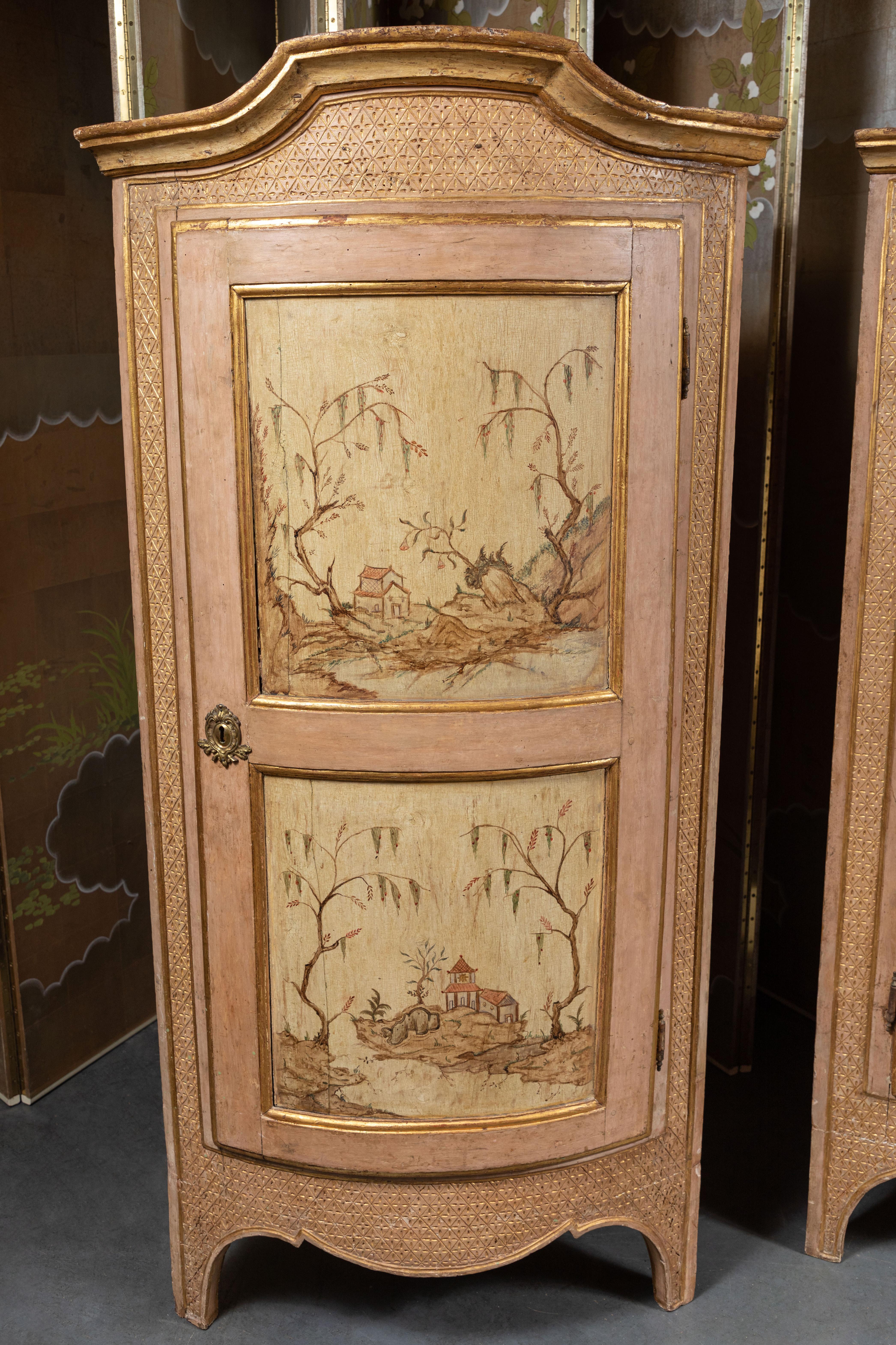 Completely Original, 18th Century Corner Cabinets (Italienisch)