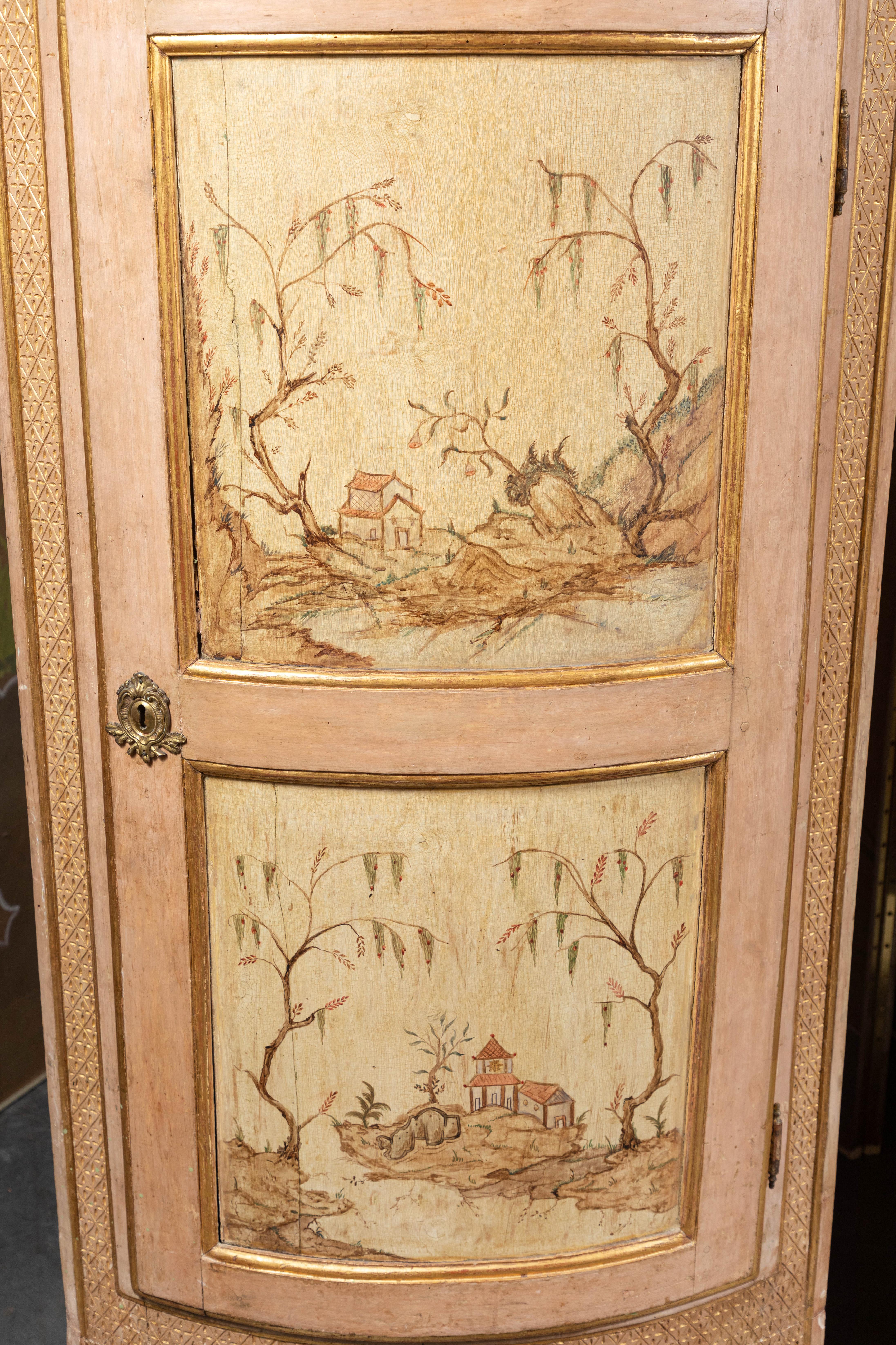 Completely Original, 18th Century Corner Cabinets im Zustand „Gut“ in Newport Beach, CA