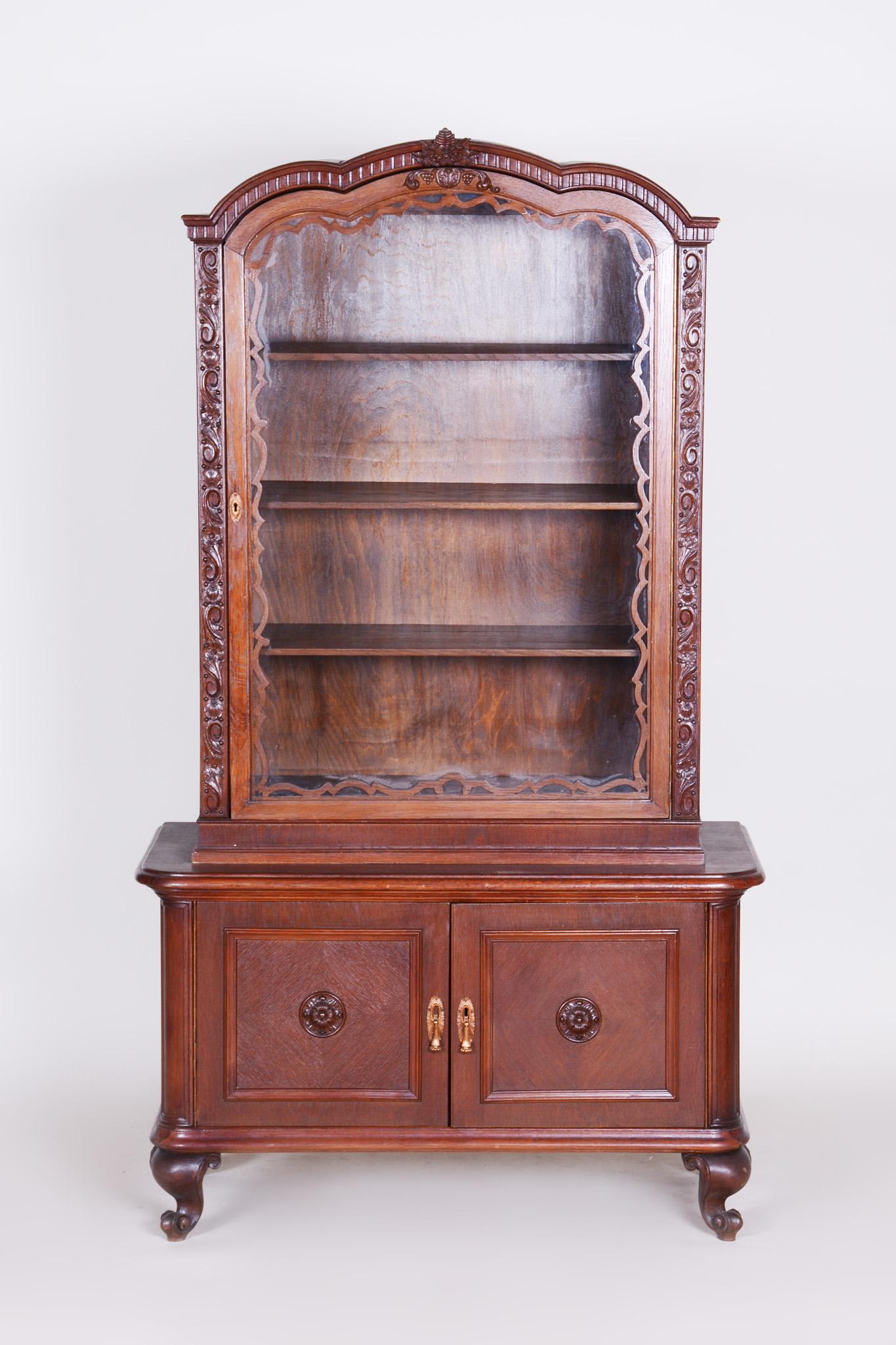 20th century Art Deco display cabinet
Completely restored.
Material: Oak
Source: Czechoslovakia
Period: 1920-1929.





  
