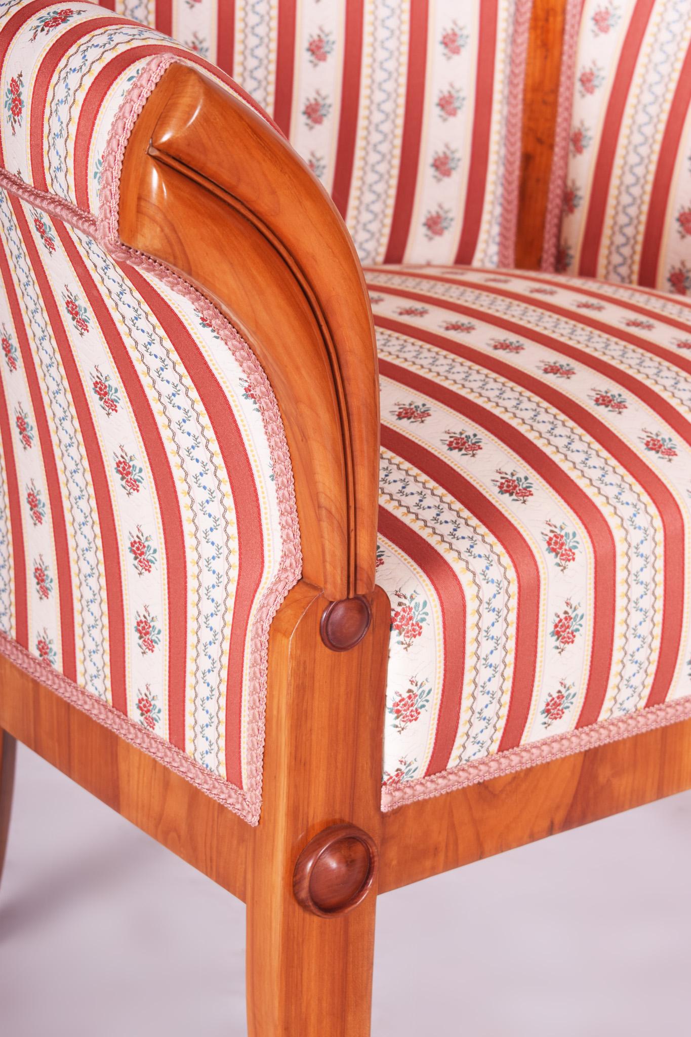 Biedermeier armchair from Austria
Material: Cherry tree.
Completely restored.
New fabric.
Shellac-polish.
