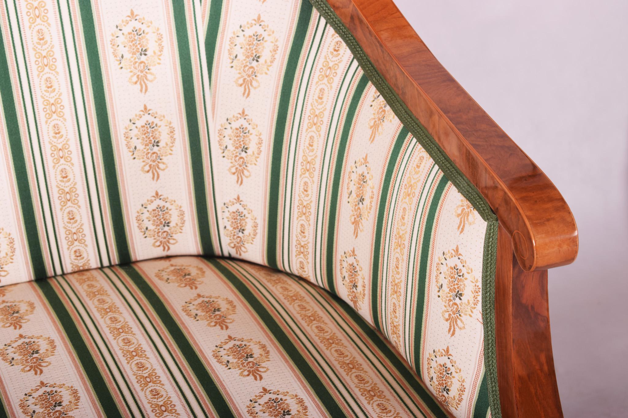 Biedermeier sofa from Austria
Material: Walnut.
Completely restored.
New fabric.
Shellac-polish.