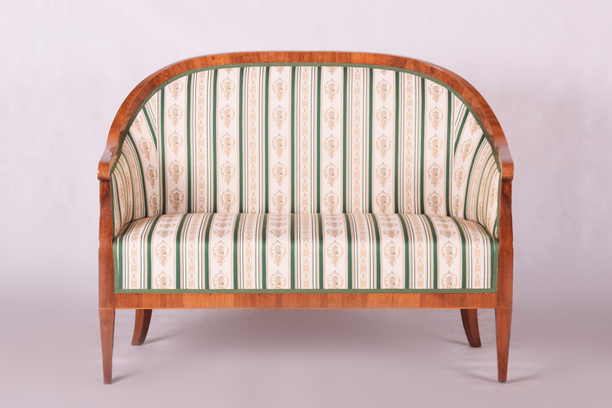 Completely Restored Biedermeier Walnut Sofa from Austria, Wien, 1820-1829 3