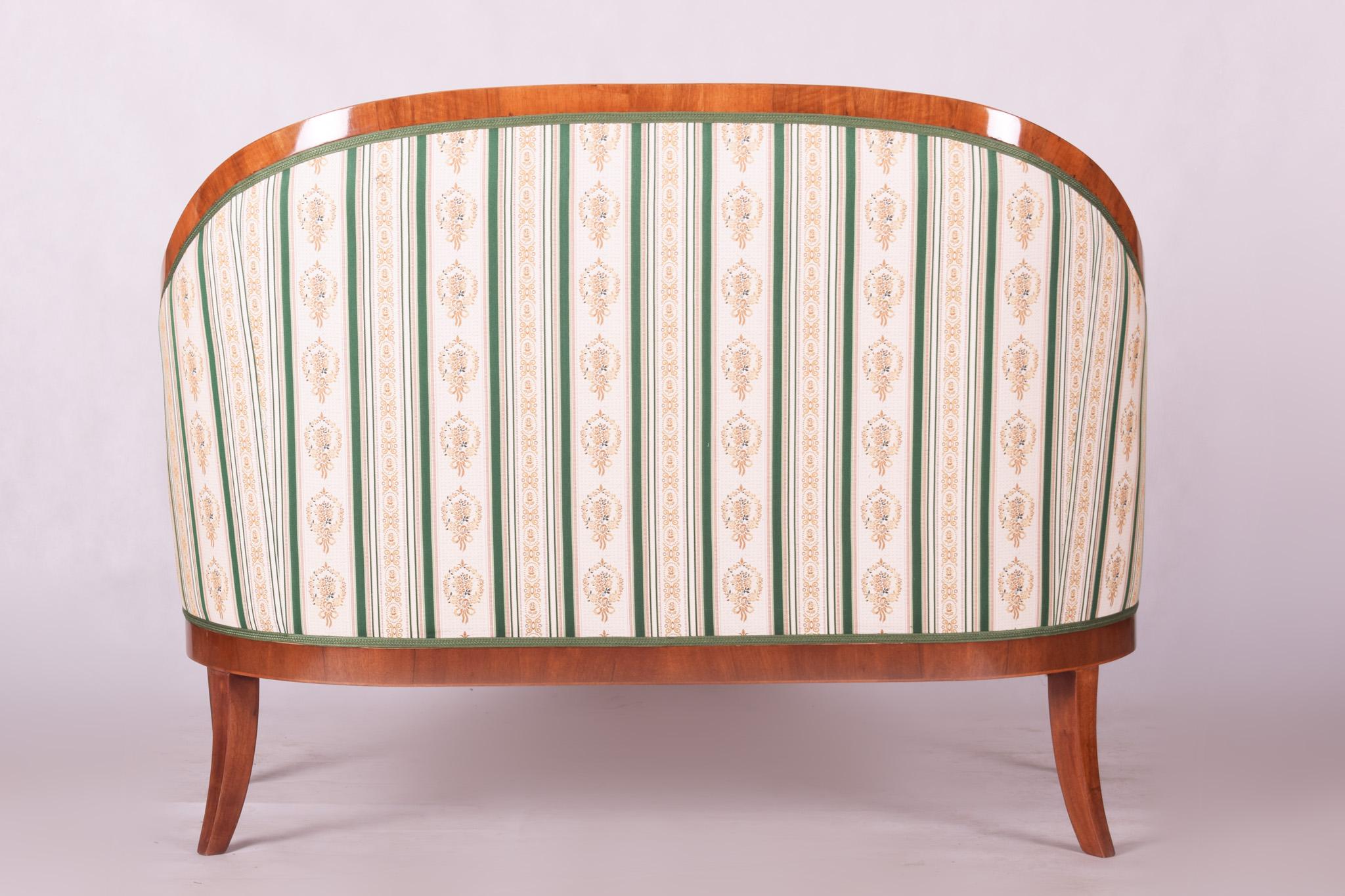 Completely Restored Biedermeier Walnut Sofa from Austria, Wien, 1820-1829 4