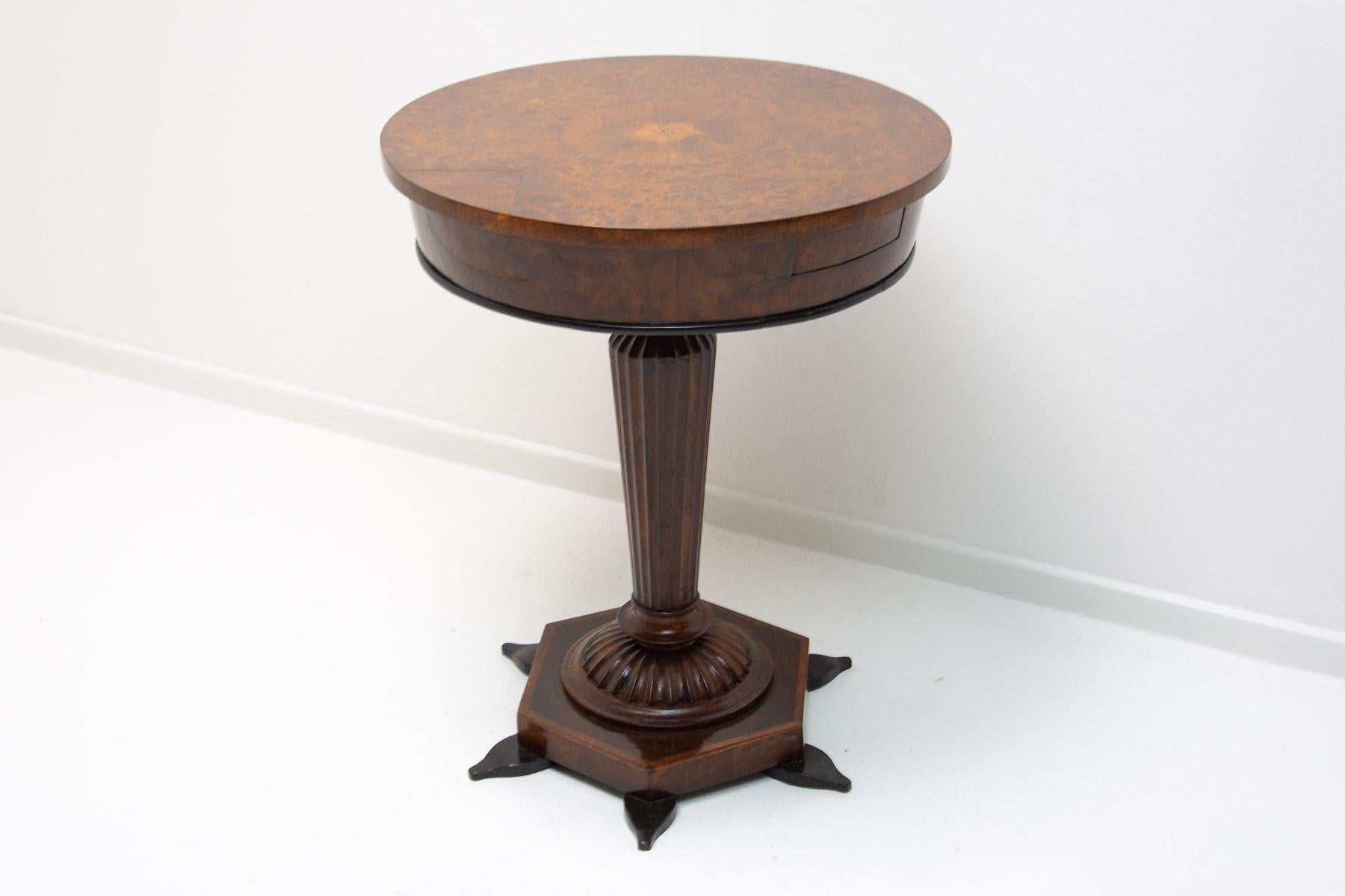This table was made in Austria-Hungary at the end of the 19th century and is made in a neo-baroque style.
It is made of walnut, oak and maple wood, characterized by elaborate carvings or storage space located under the table top. The table is