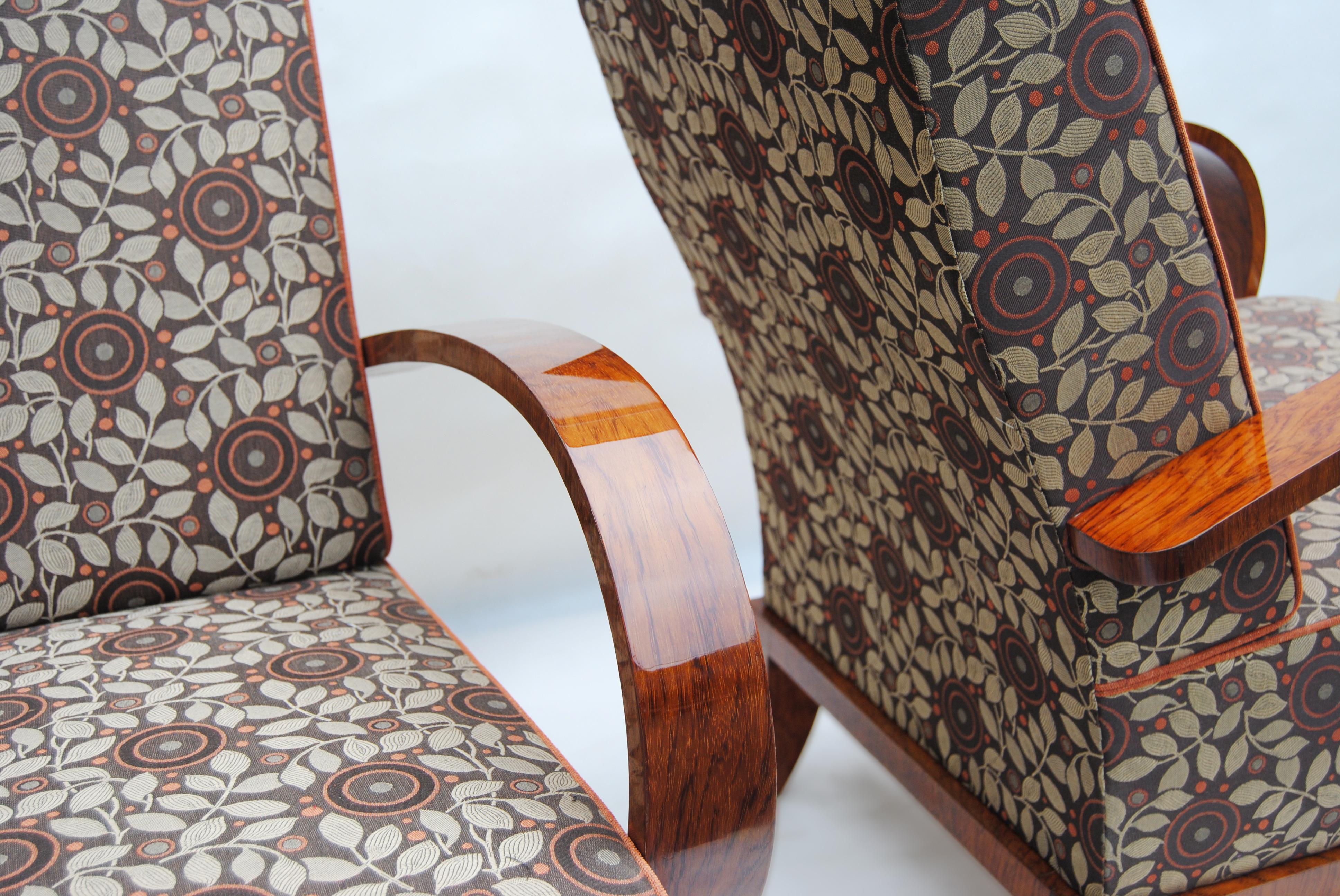 Tchèque Paire de fauteuils Art Déco entièrement restaurés, nouveau tissu d'ameublement, haute brillance en vente