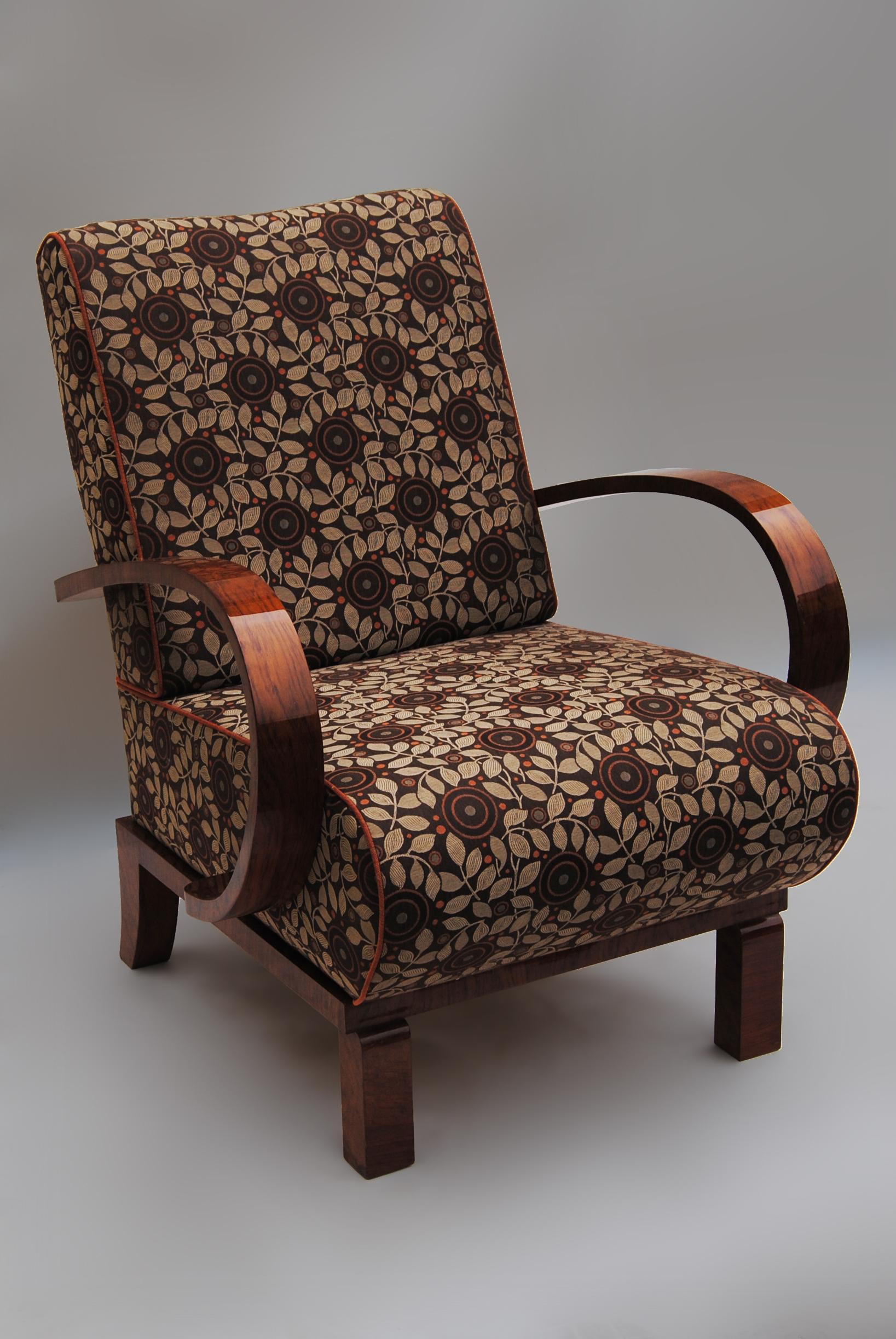 Début du 20ème siècle Paire de fauteuils Art Déco entièrement restaurés, nouveau tissu d'ameublement, haute brillance en vente
