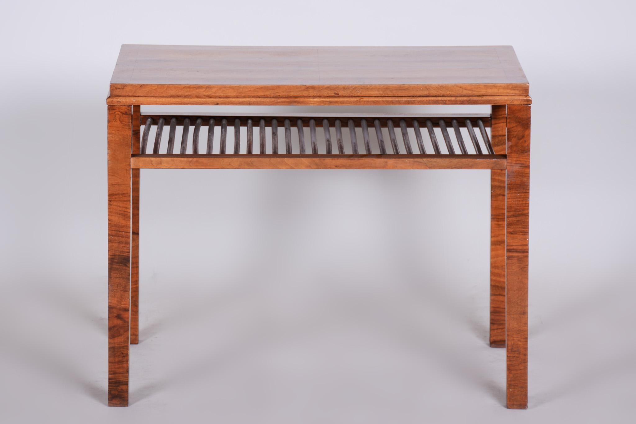 Completely Restored Unusual Brown Art Deco Walnut Coffee Table, Czechia, 1930s For Sale 1
