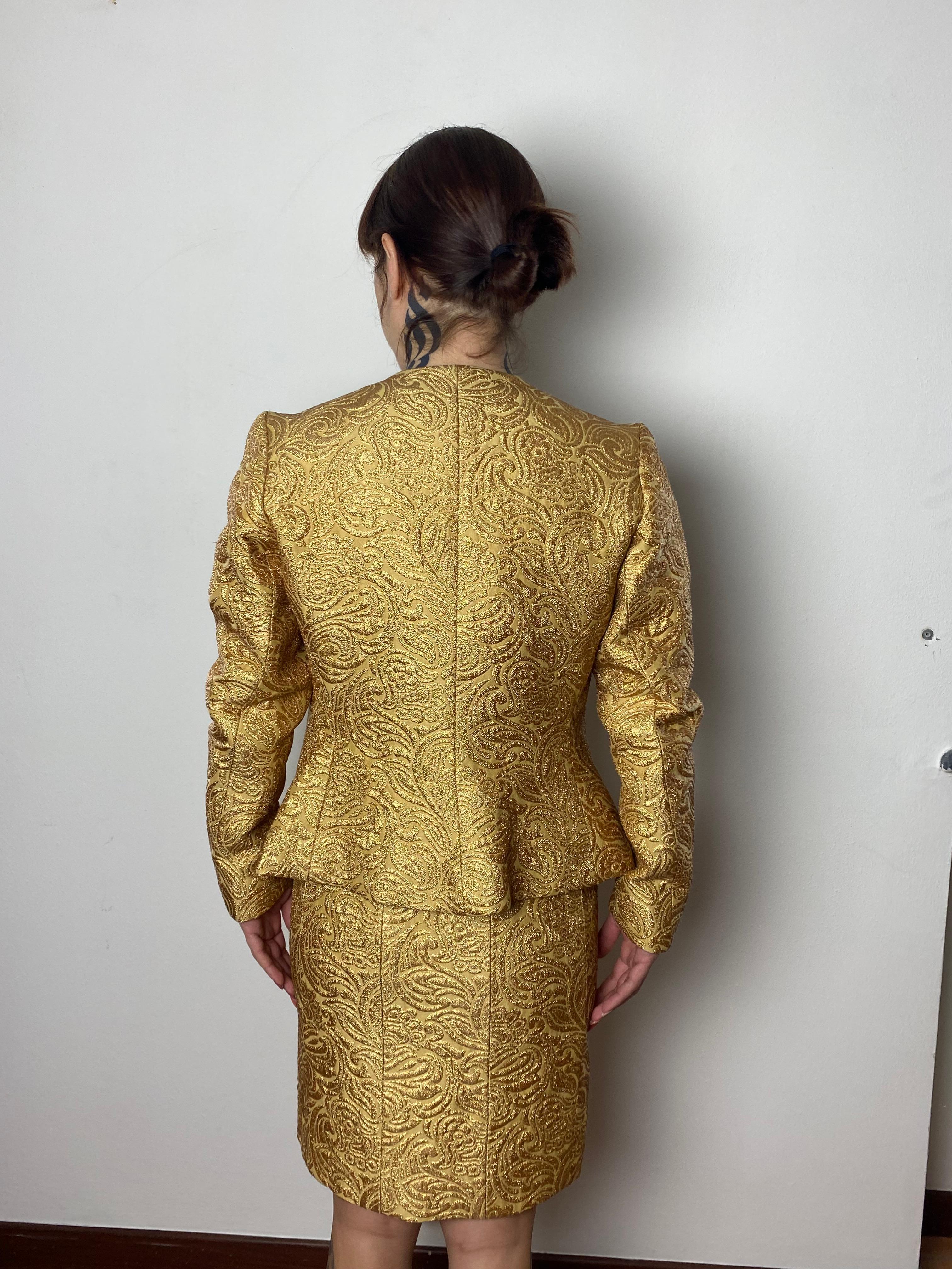 Costume en brocart doré YSL Excellent état - En vente à Viareggio, IT
