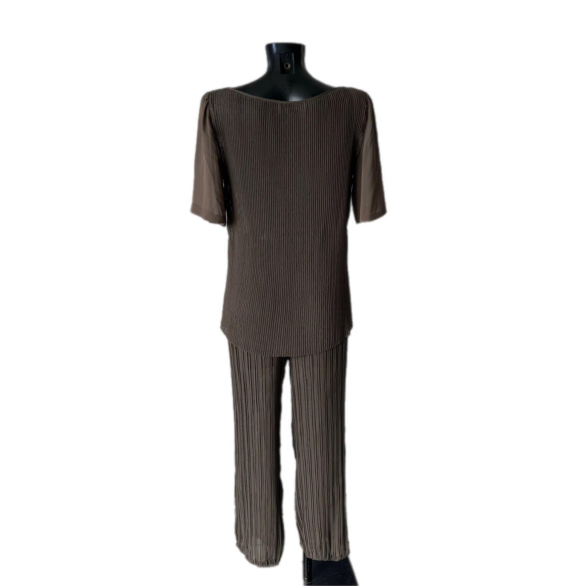 Black Genny 80's suit in excellent condition For Sale