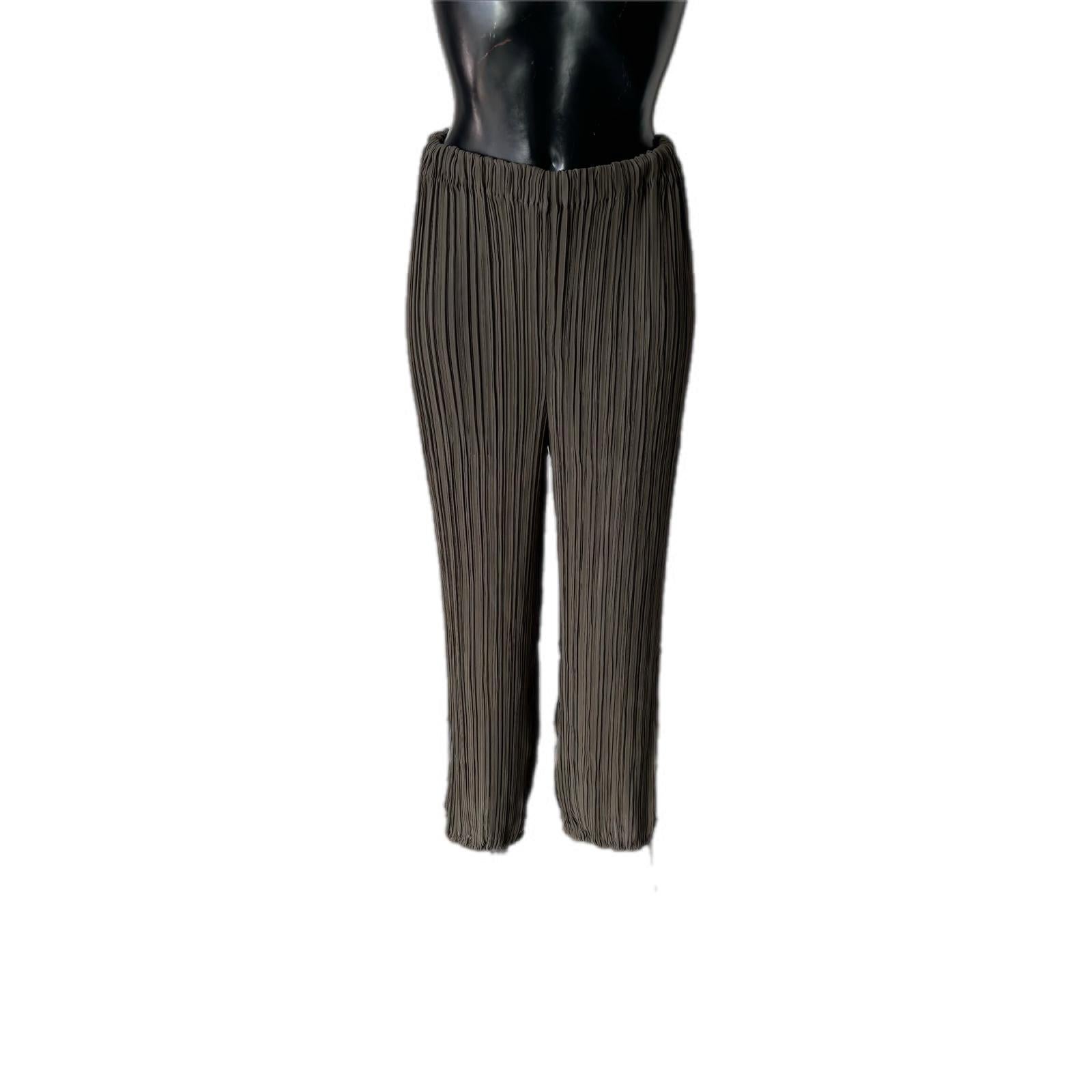 Women's Genny 80's suit in excellent condition For Sale