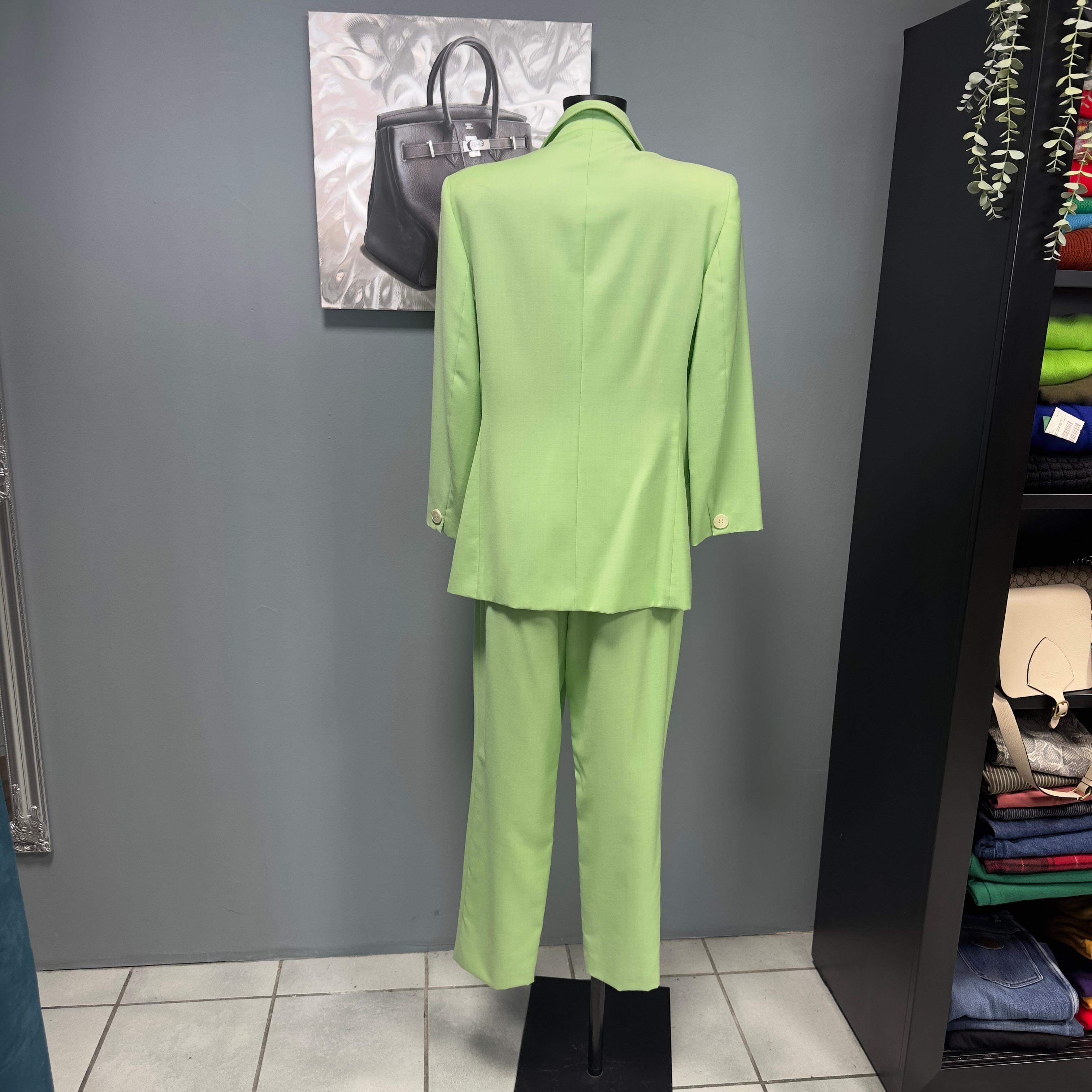 Green Genny 1980s suit in excellent condition For Sale