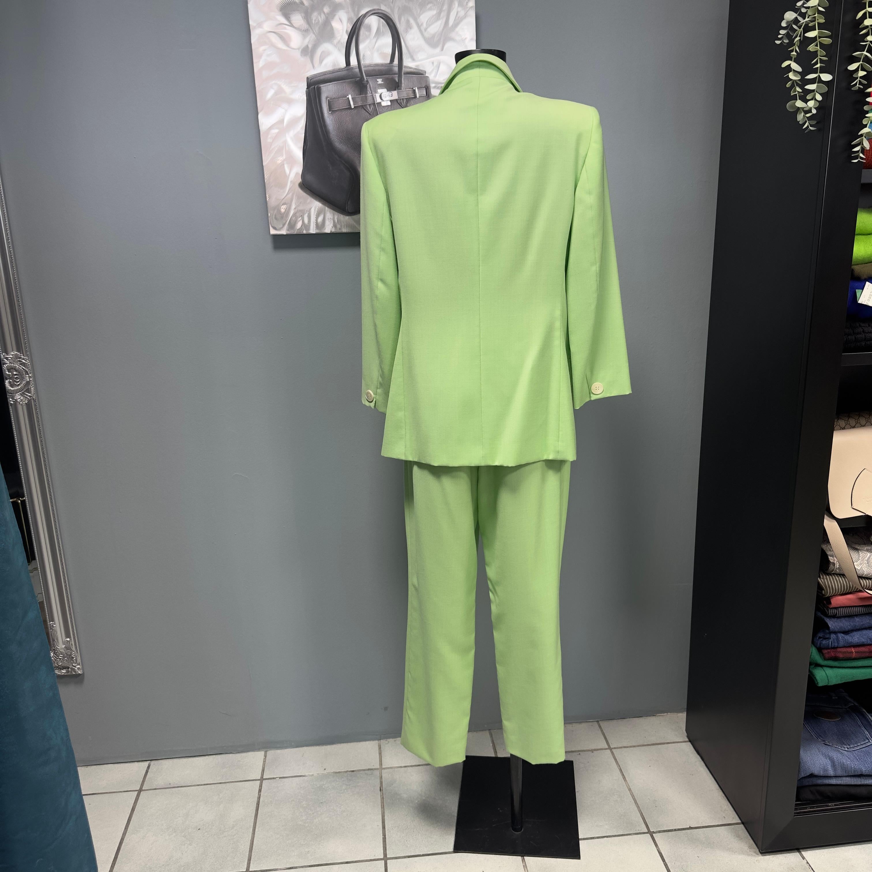Genny 1980s suit in excellent condition In Excellent Condition For Sale In Basaluzzo, IT