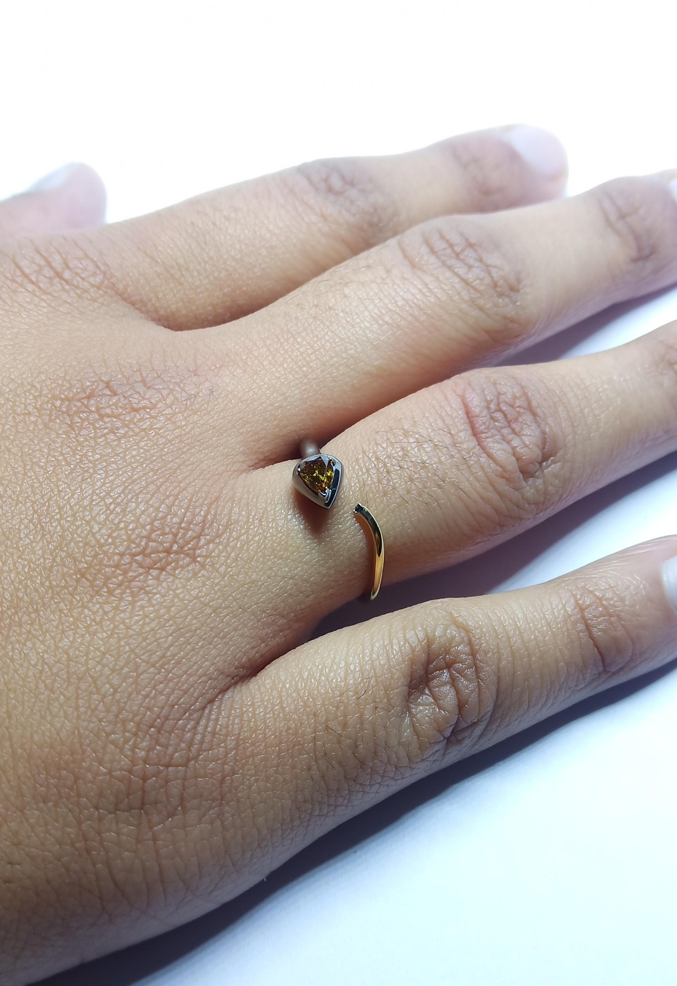 Compliments Toss Up with One of a Kind Pear Shaped Colored Diamond Gold Ring For Sale 2