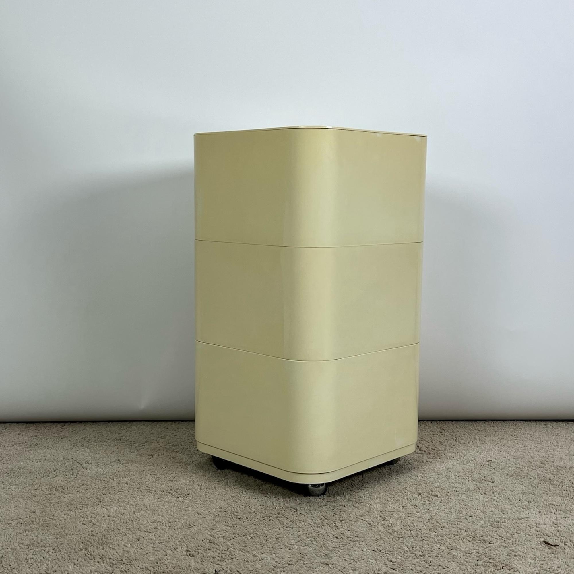 Plastic Componibili 4970 Cabinet Modules with Wheels by Anna Castelli for Kartell, 1960s For Sale