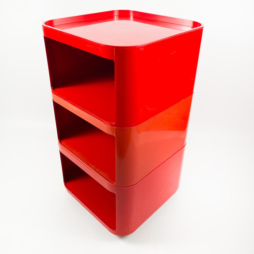 Componibili square cabinet design by Anna Castelli Ferrieri, Kartell 1967

Manufactured in Spain by Samoes. 

It consists of three modules, the central module has lost some color, it has marks on the lid.

Measurements: 115 x 38 x 38 cm.