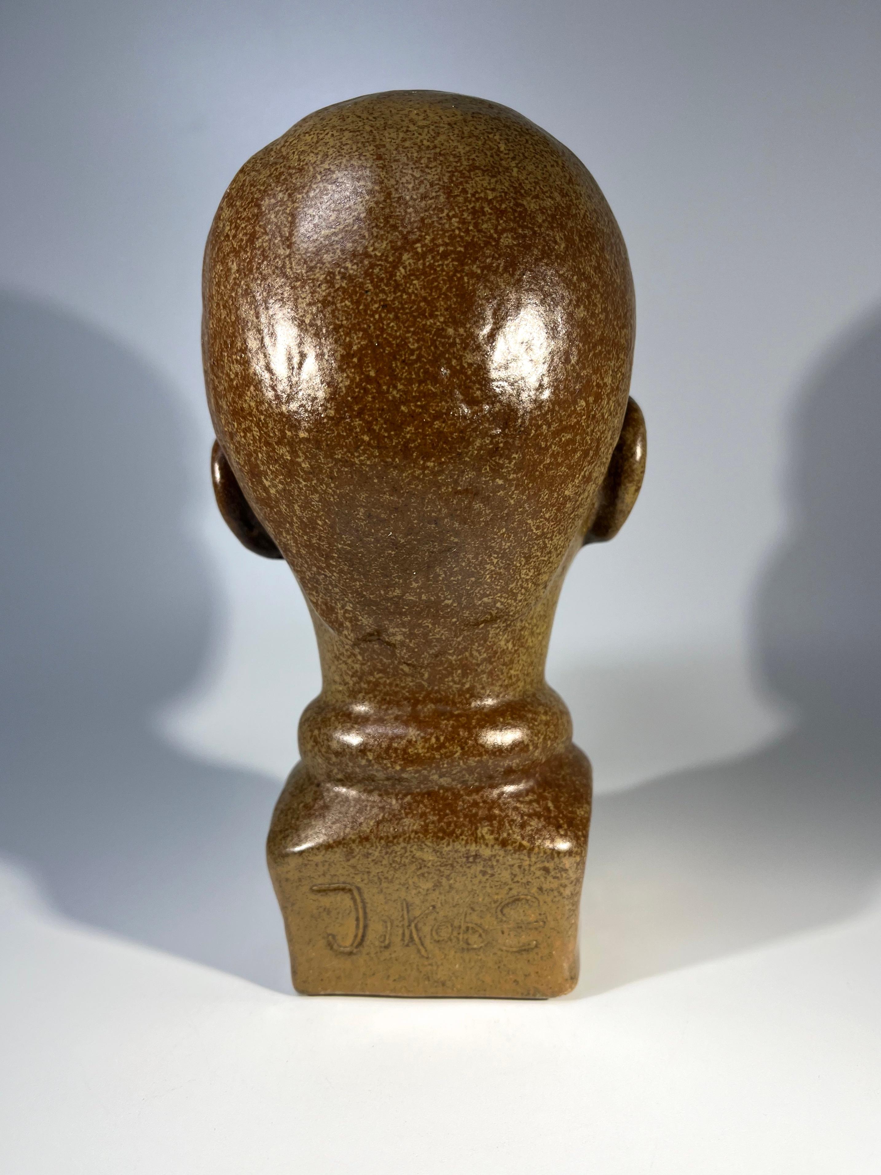 20ième siècle Jeune garçon en céramique composé par Jakob E., européen du milieu du siècle dernier en vente