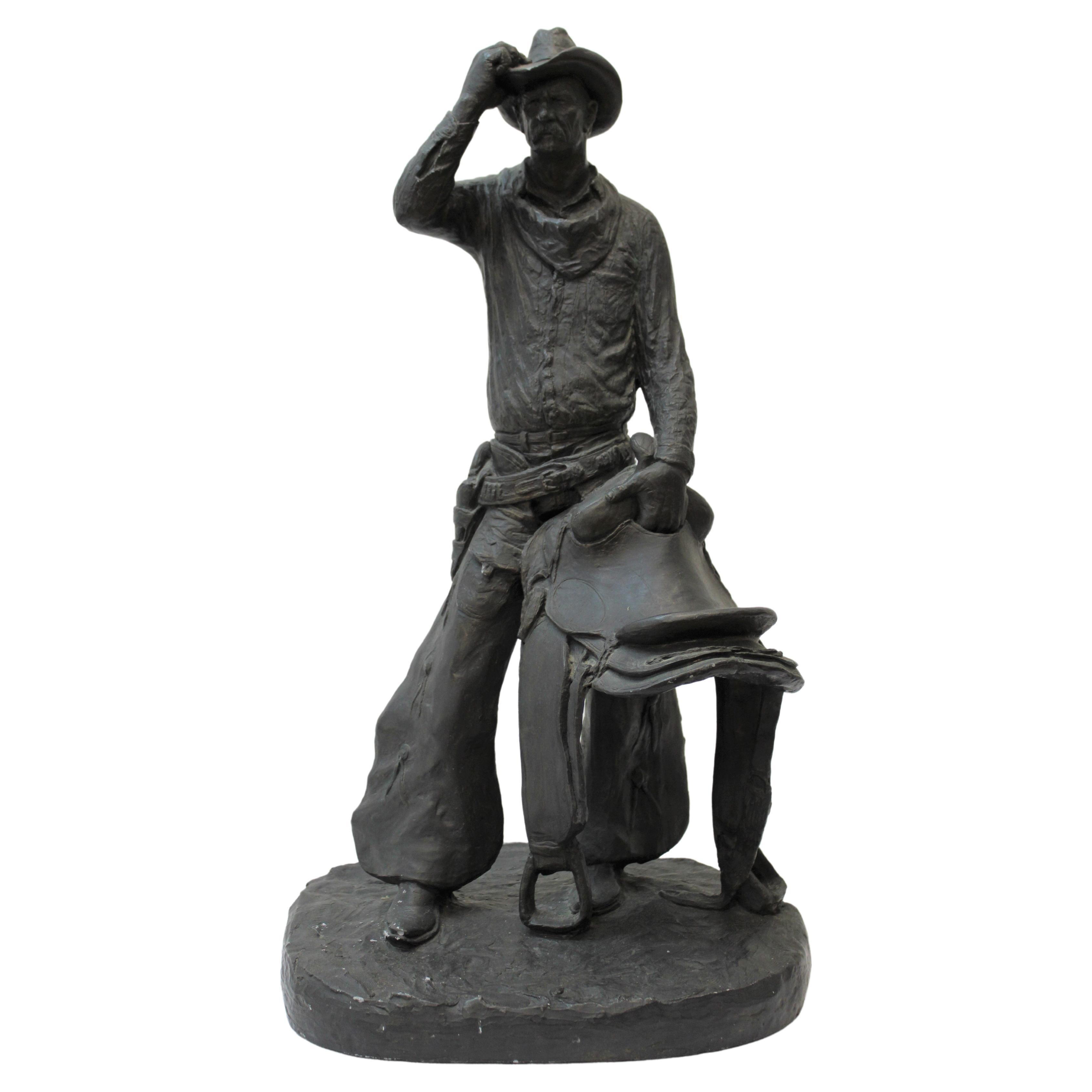 Figure de cow-boy composite avec selle « signée » en vente