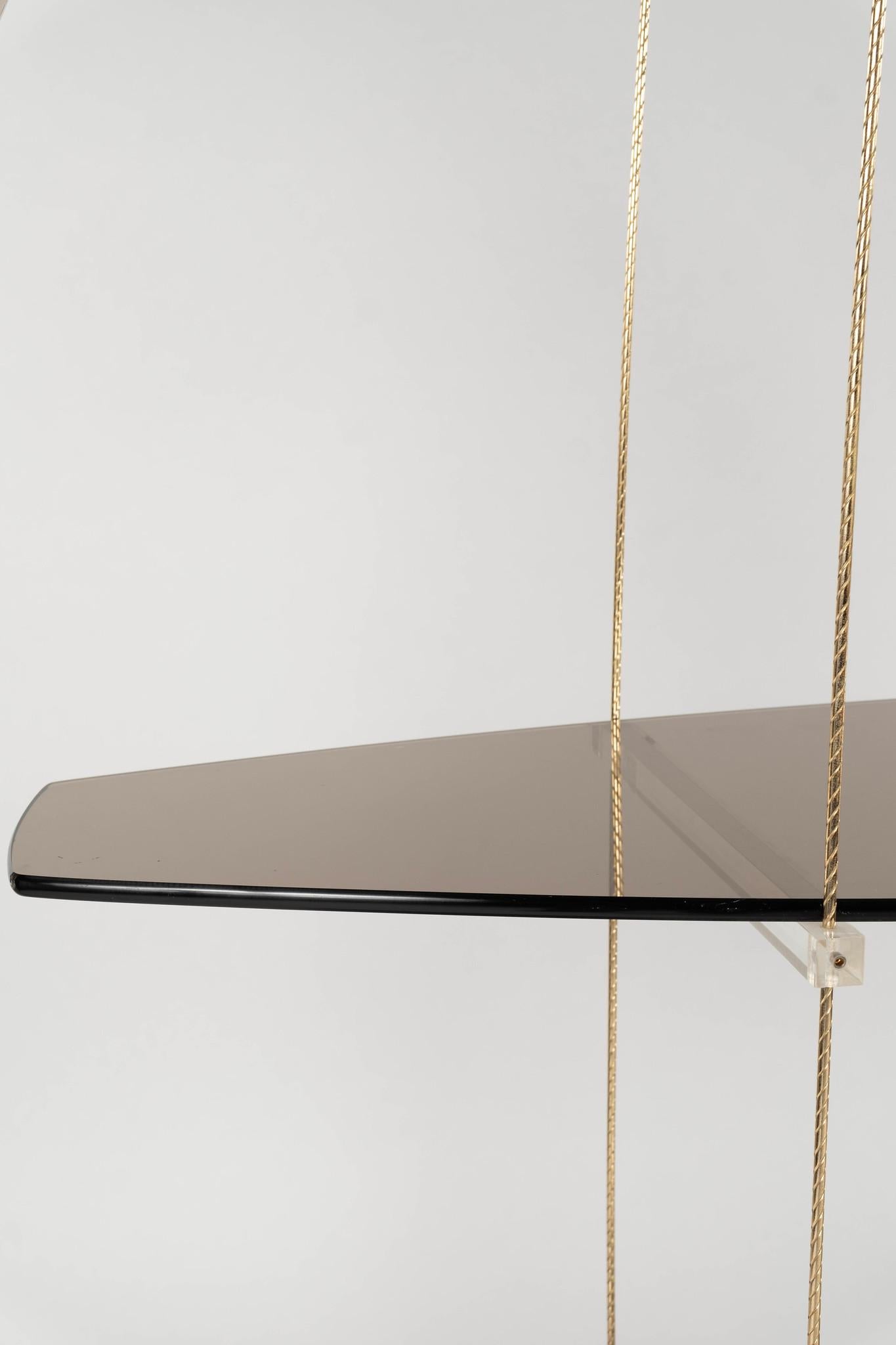 Étagère en verre à étages en défense d'éléphant composite Bon état - En vente à Houston, TX