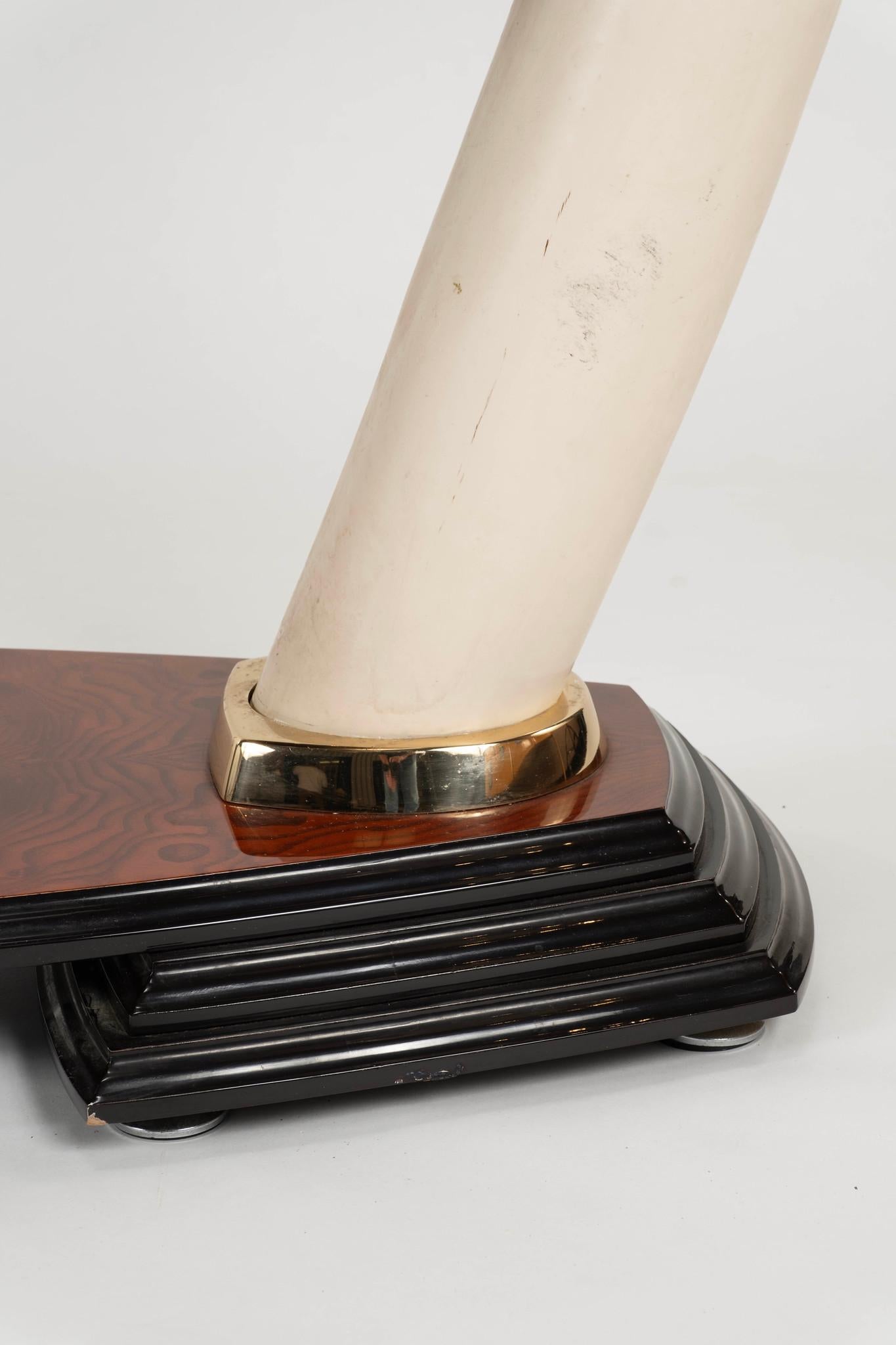 Étagère en verre à étages en défense d'éléphant composite en vente 2