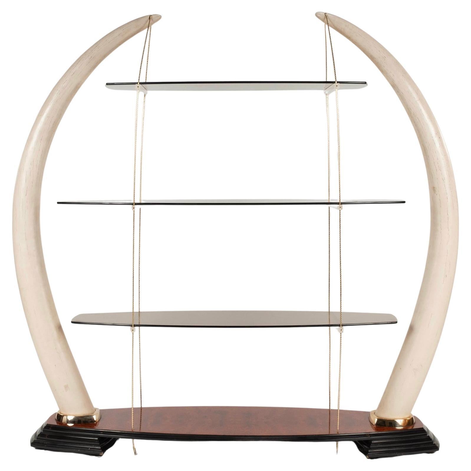 Étagère en verre à étages en défense d'éléphant composite en vente