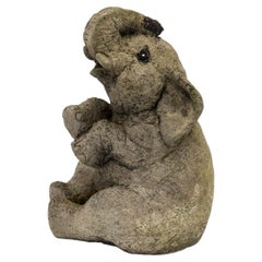 Statua da giardino raffigurante un elefante in pietra composita, Inghilterra, fine del XX secolo.