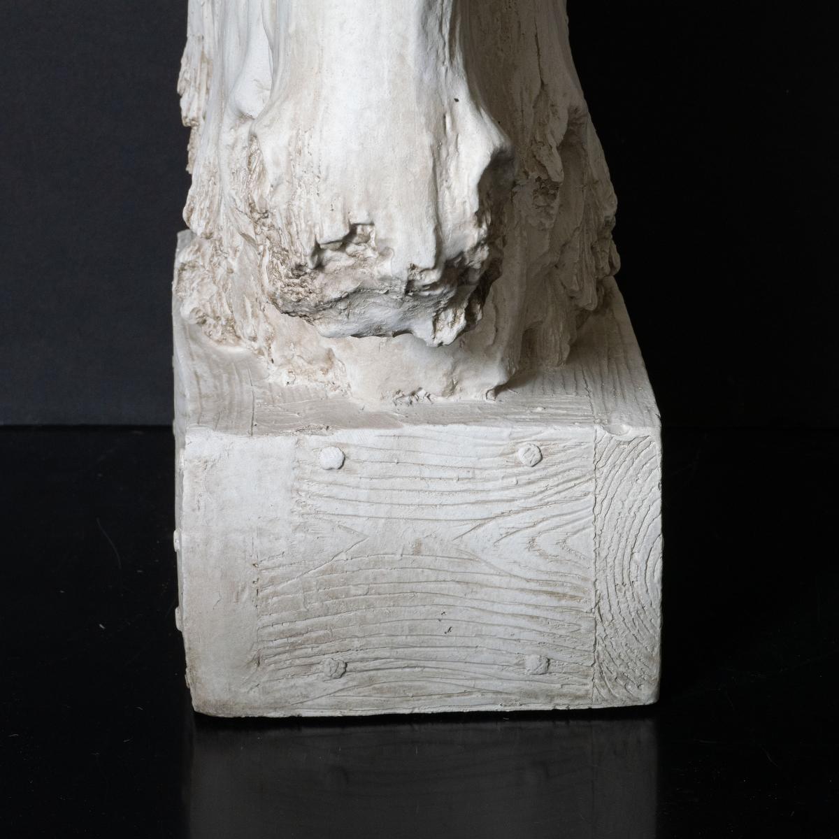 Composition faux wood horse head sculpture For Sale 2