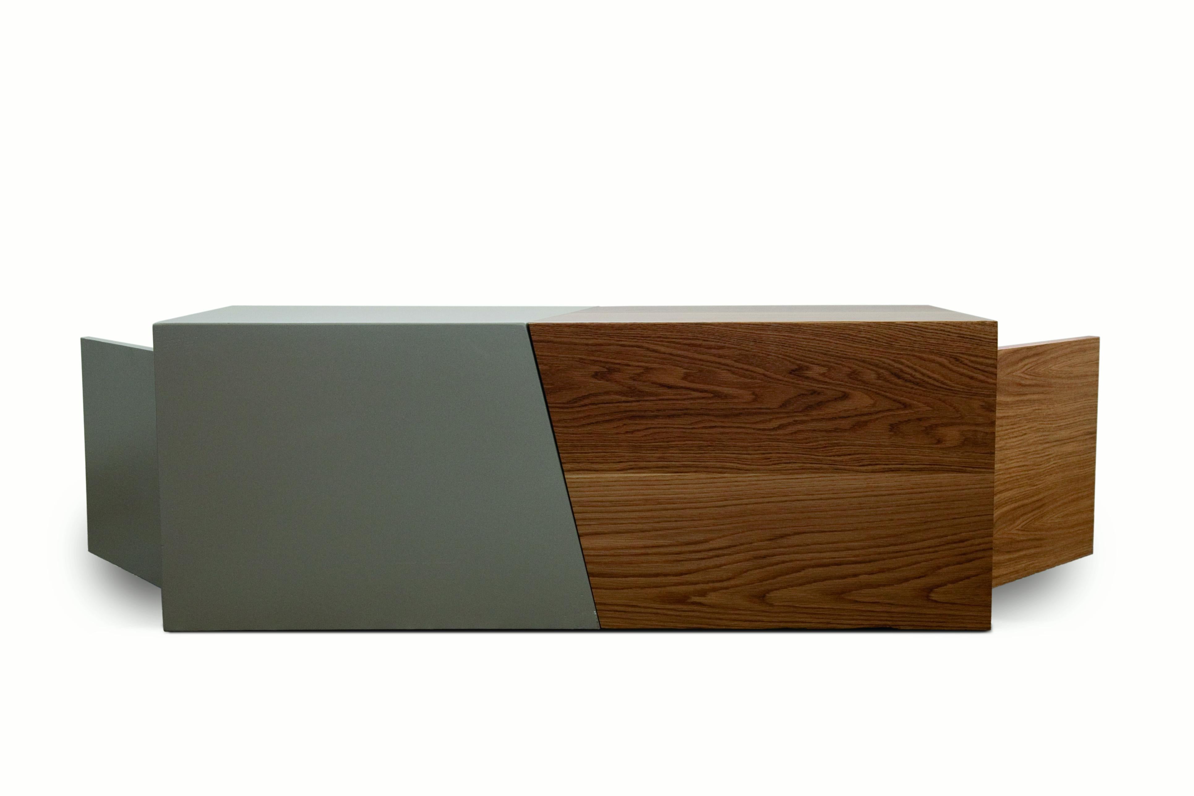 Grec 21e siècle, minimaliste, européenne, table basse en laque et bois de chêne, fabriquée à la main en vente