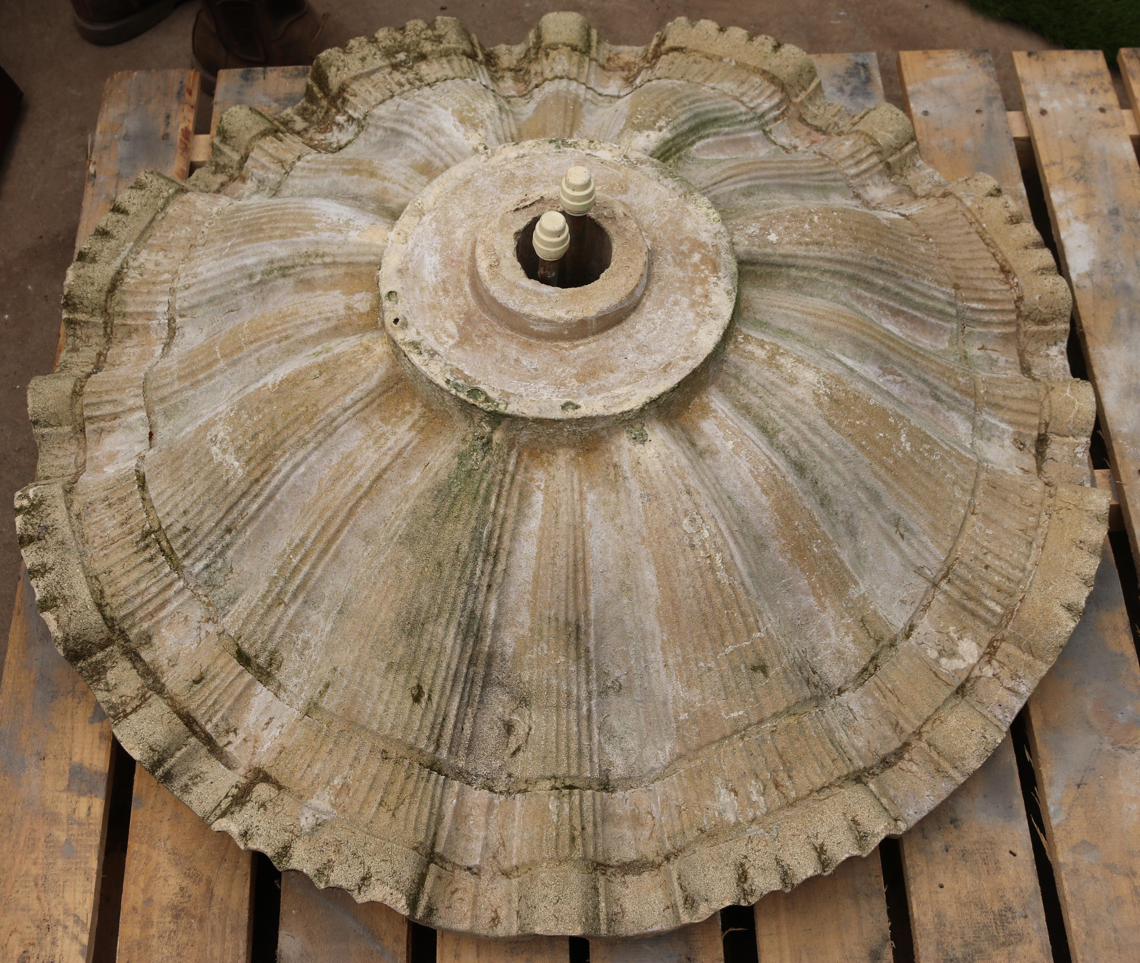 Composition Stone Fountain In Good Condition In Wormelow, Herefordshire