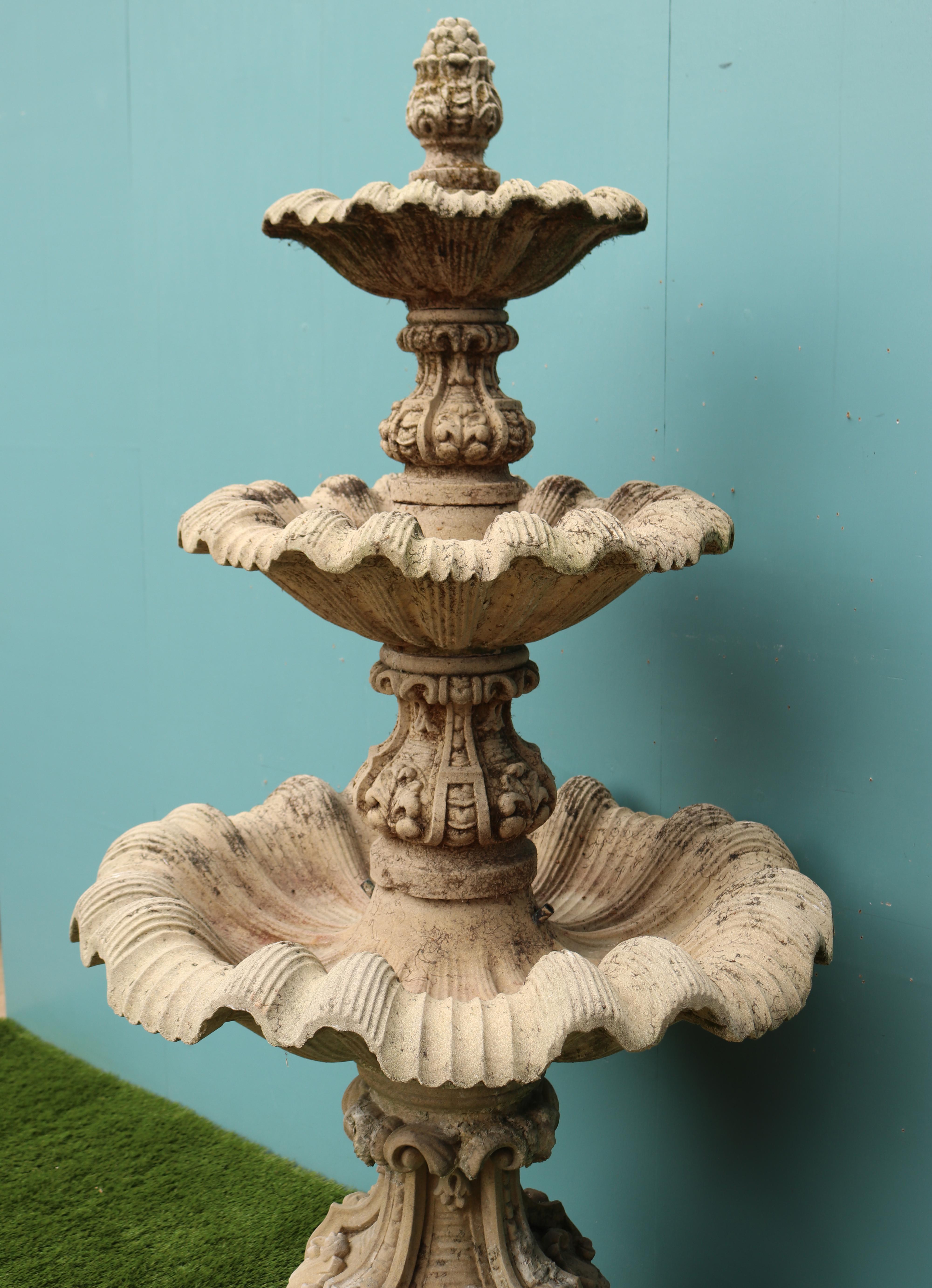 Steinbrunnen im Composition-Stil (18. Jahrhundert und früher)