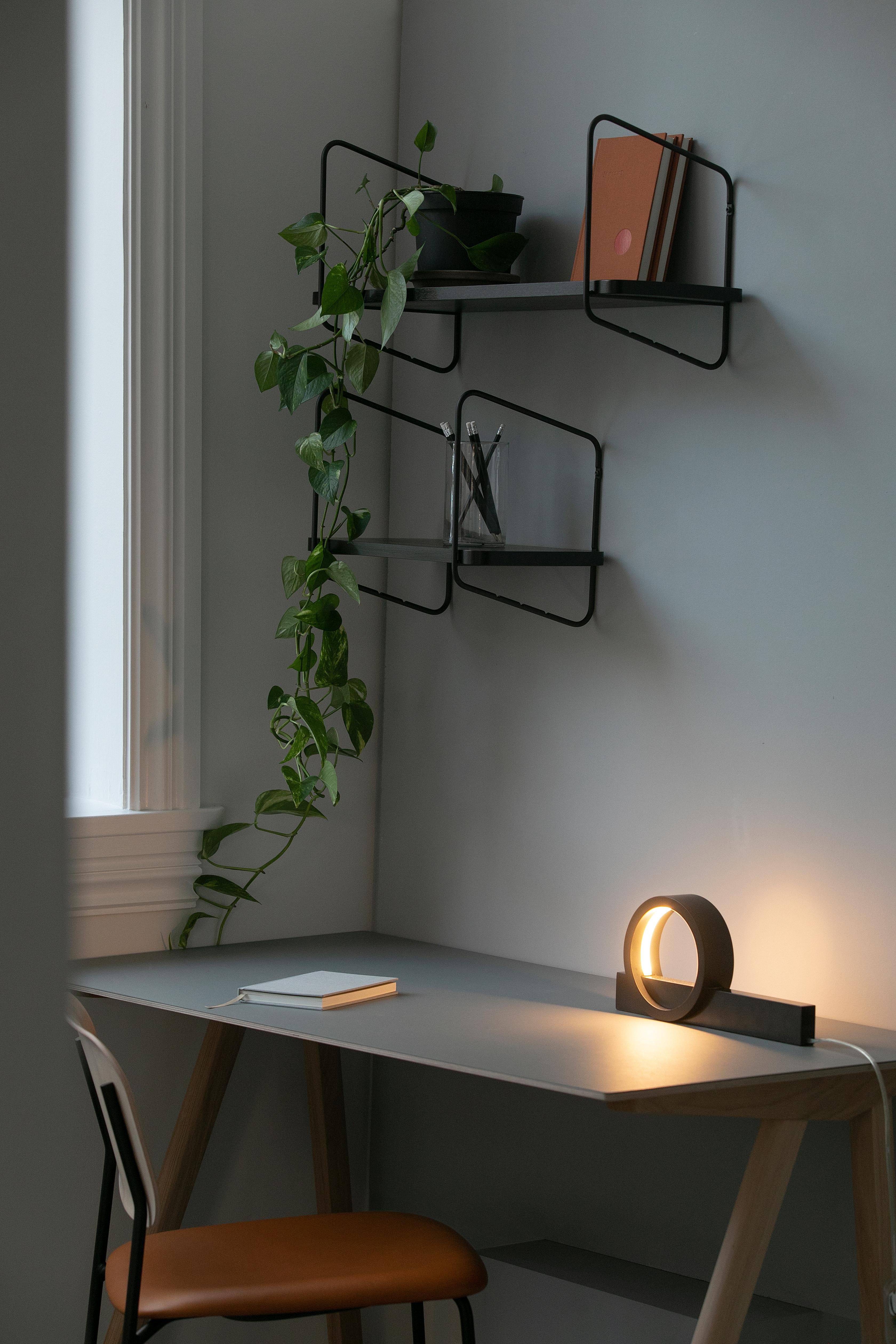 Playing with the composition of simple forms and pure natural materials, the Composition light is a simple narrative of light, structures and textures. Using standardised aluminium tubes and offcut marble, the production produces little to no waste.