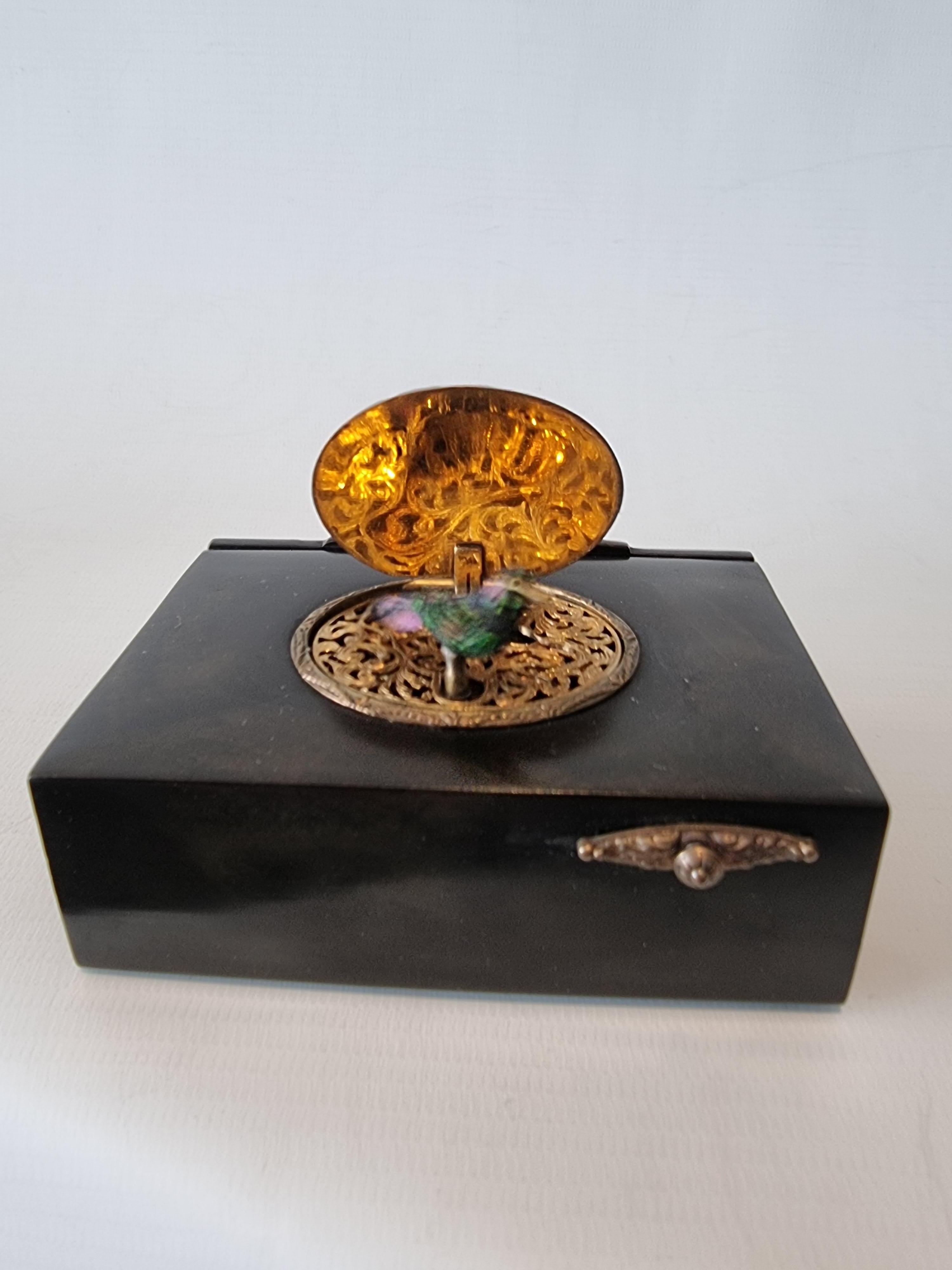 Tortoise Shell Composition tortoiseshell and gilt metal singing bird box For Sale