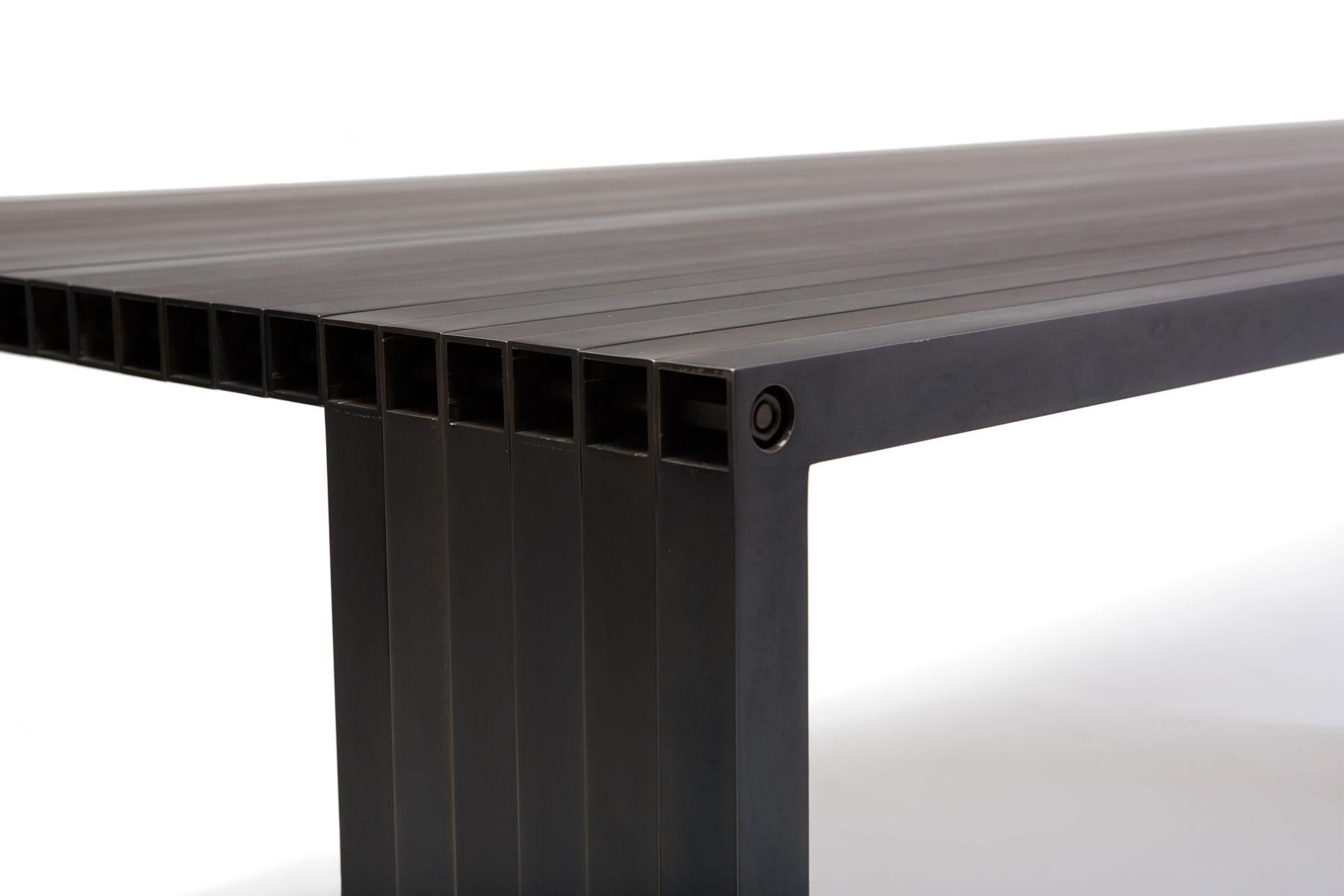 Table Compression en aluminium noirci en vente 5