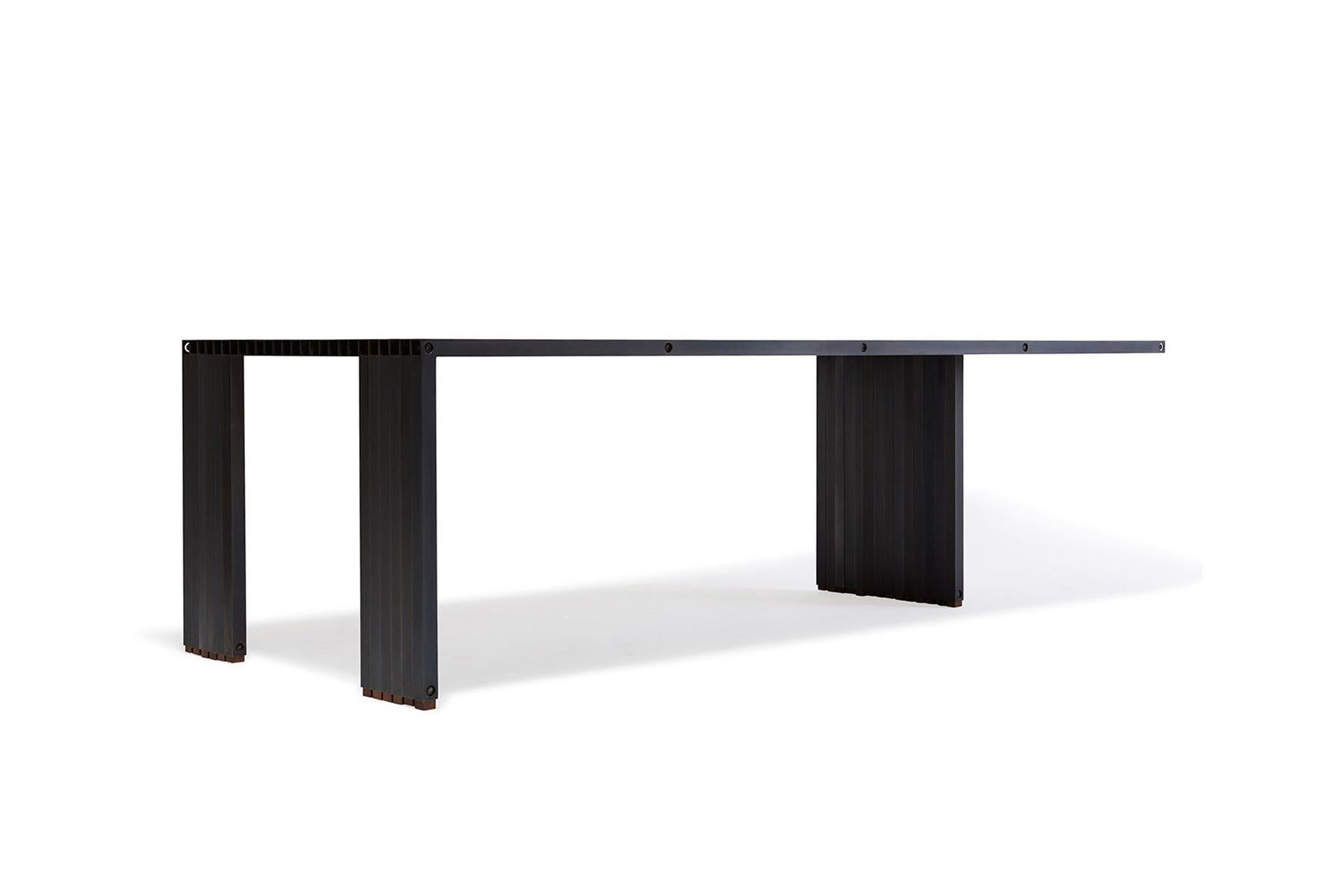 XXIe siècle et contemporain Table Compression en aluminium noirci en vente