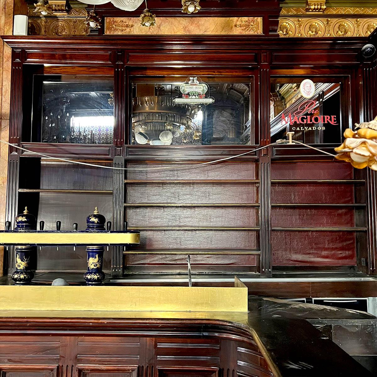Comptoir de bar en angle et son arrière bar 3