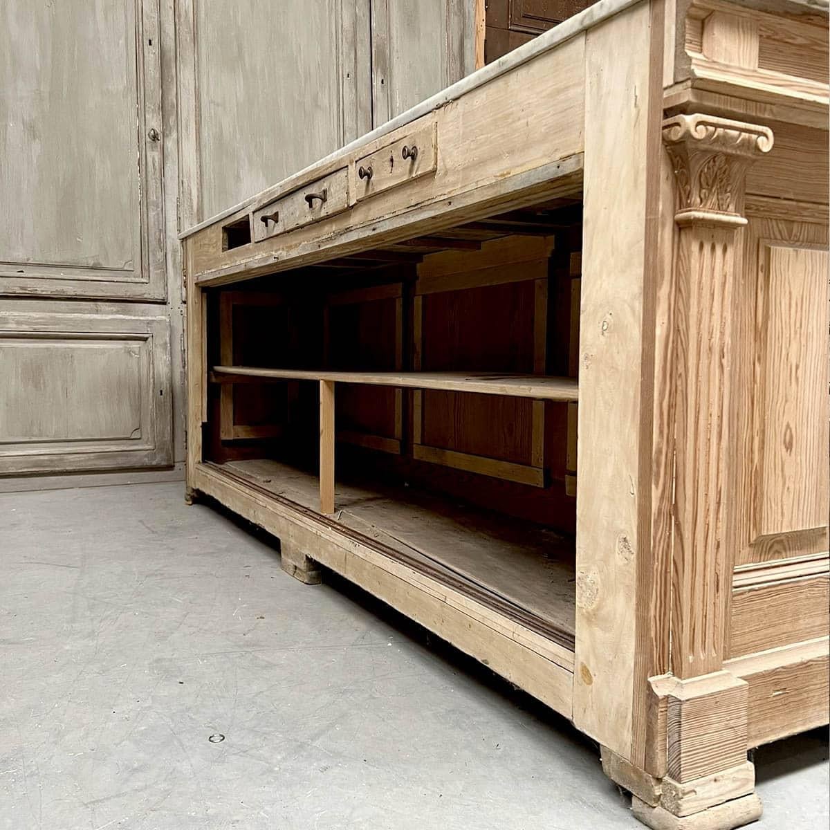 Fir counter with Carrara marble top in vendita 6