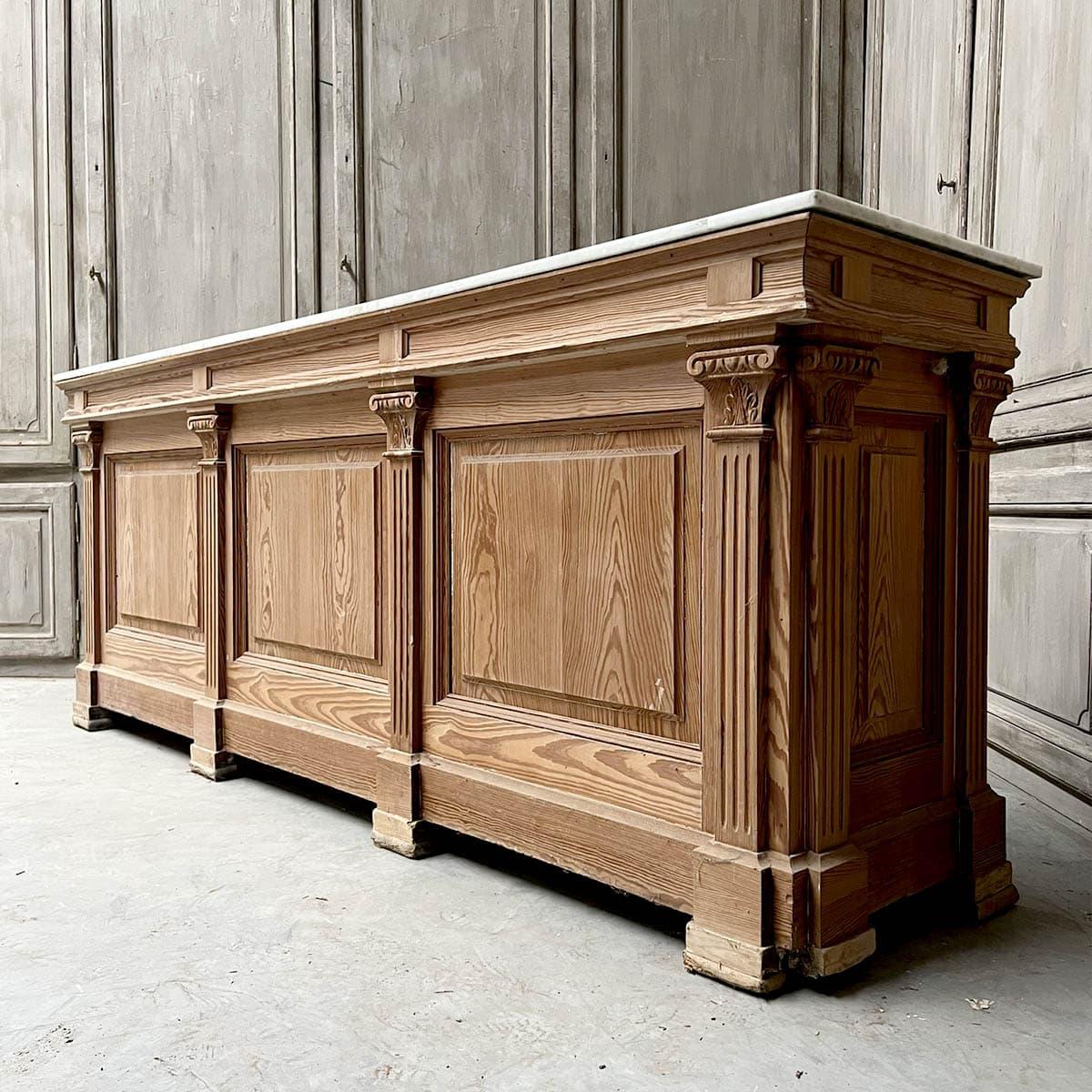 Fir counter with Carrara marble top In condizioni buone in vendita a TOURCOING, FR