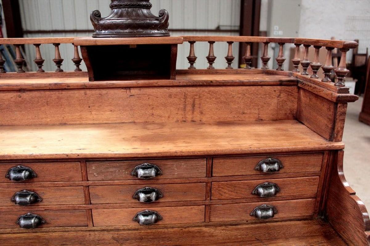 Oak Pharmacy Counter – Early 20th Century For Sale 4