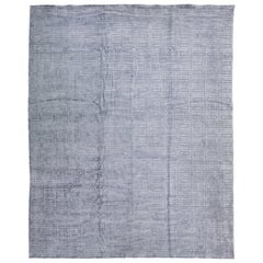 Tapis contemporain en laine et soie fait  la main avec un motif gomtrique gris