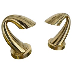 Paire de lampes à tubes contemporaines en corne de laiton, Italie