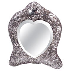 Espejo corazón rococó inglés eduardiano de plata de ley Comyns, 1907