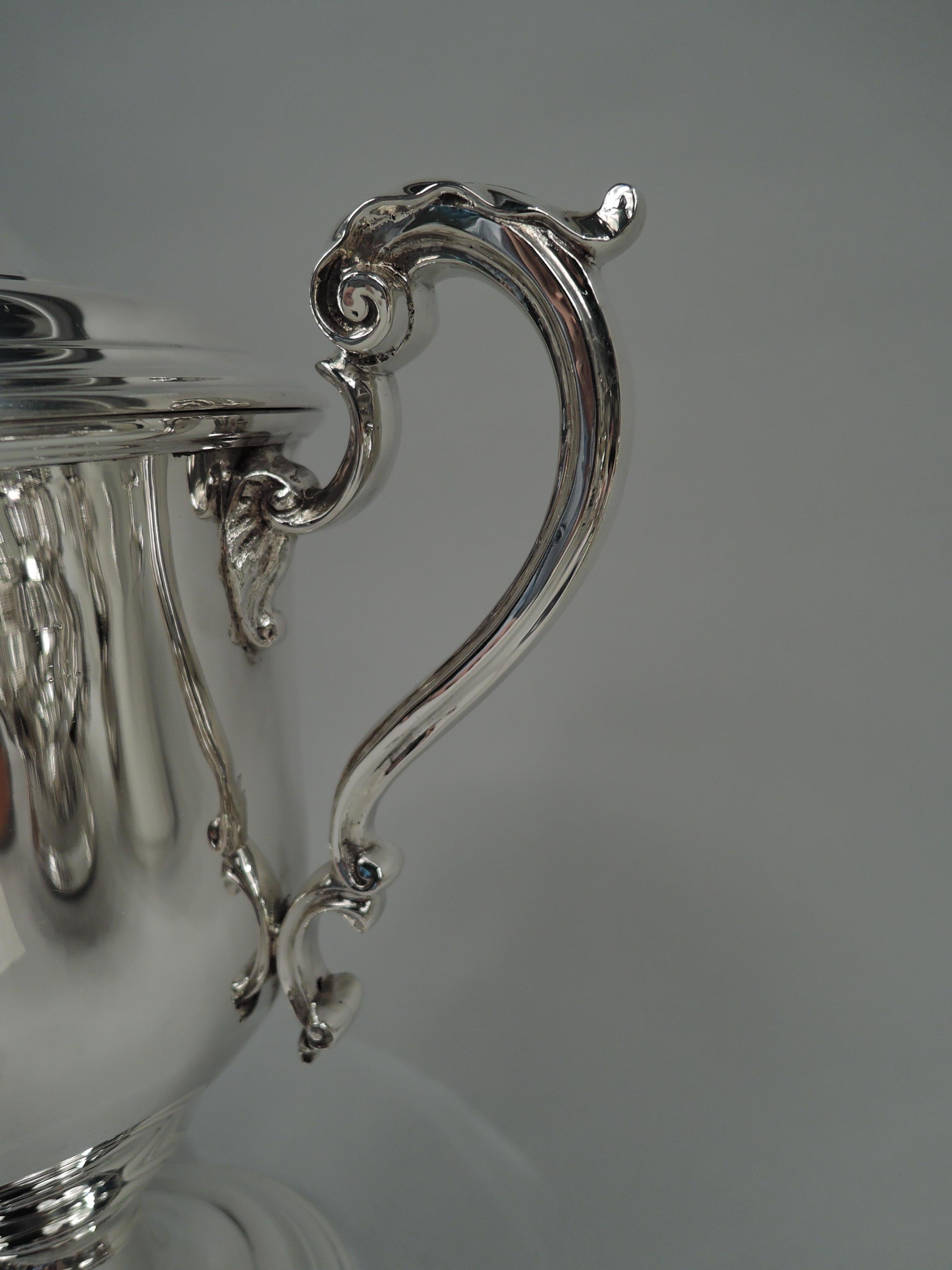 Early 20th Century Comyns English Neoclassical Sterling Silver Trophy Cup Urn, 1922 For Sale