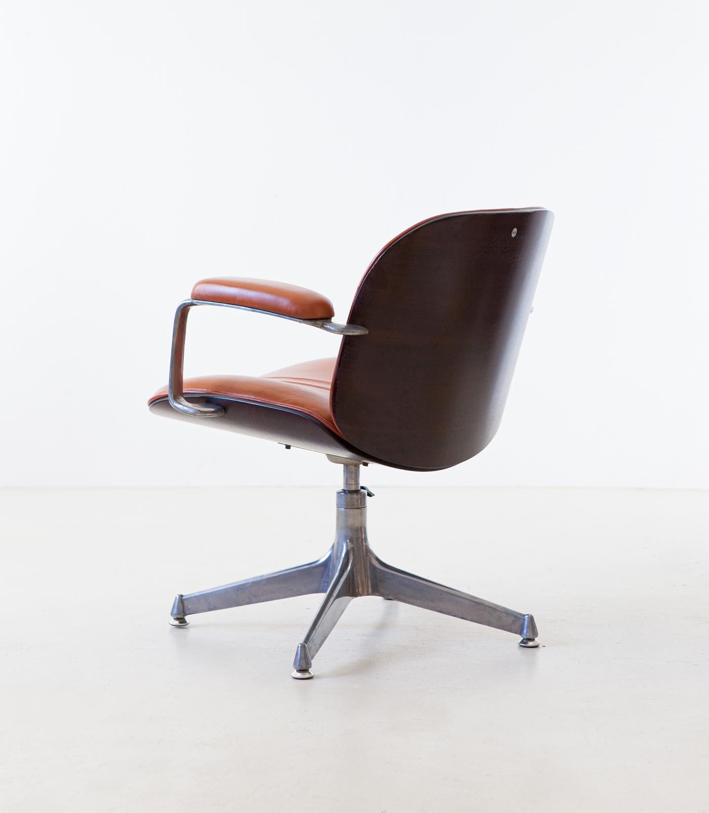 Mid-Century Modern Conac Leather Swivel Chair by Ico Parisi for MIM Roma