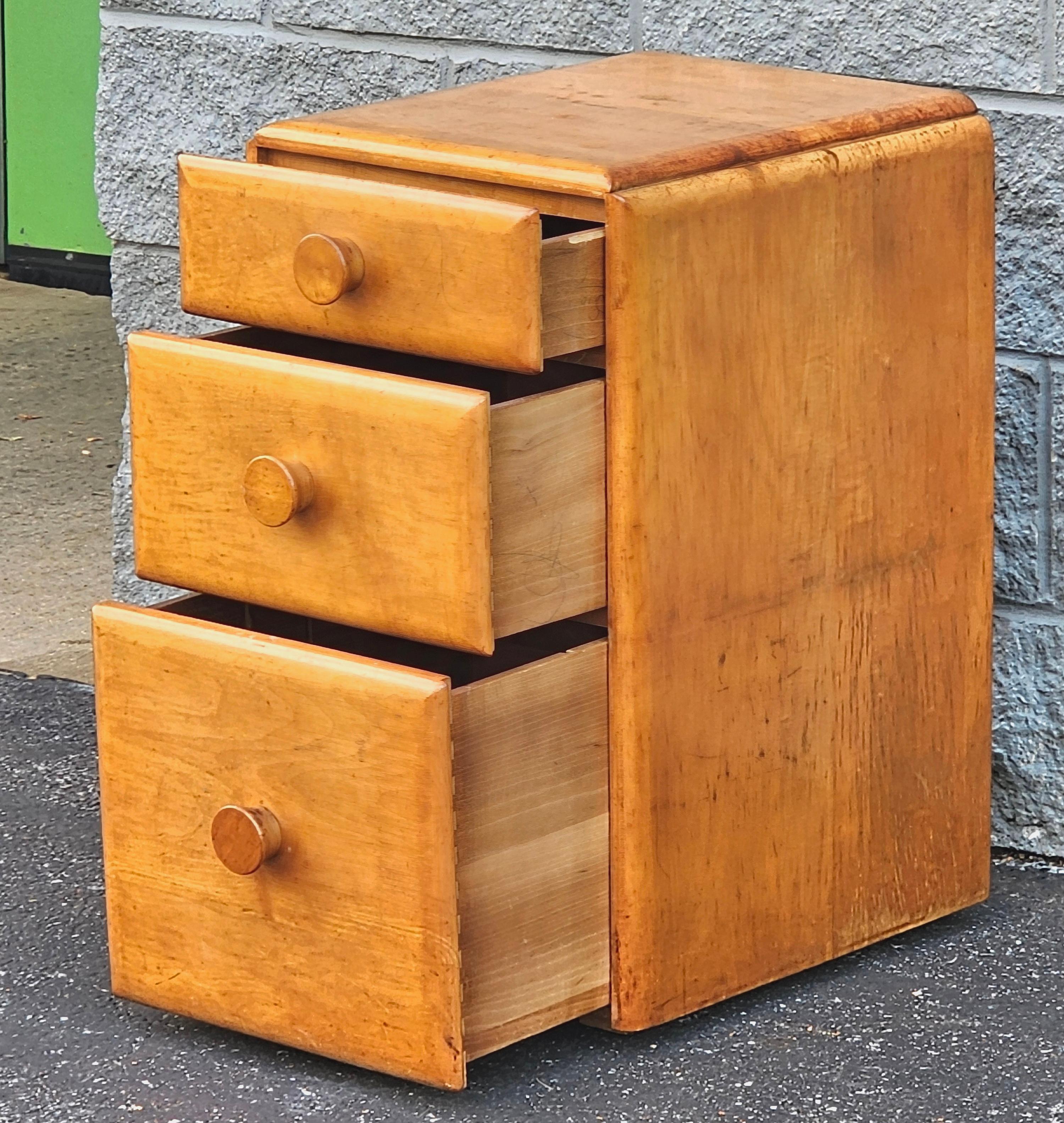 Conant Ball Early American Style Maple Bedside Chest of Drawers Nightstand For Sale 3