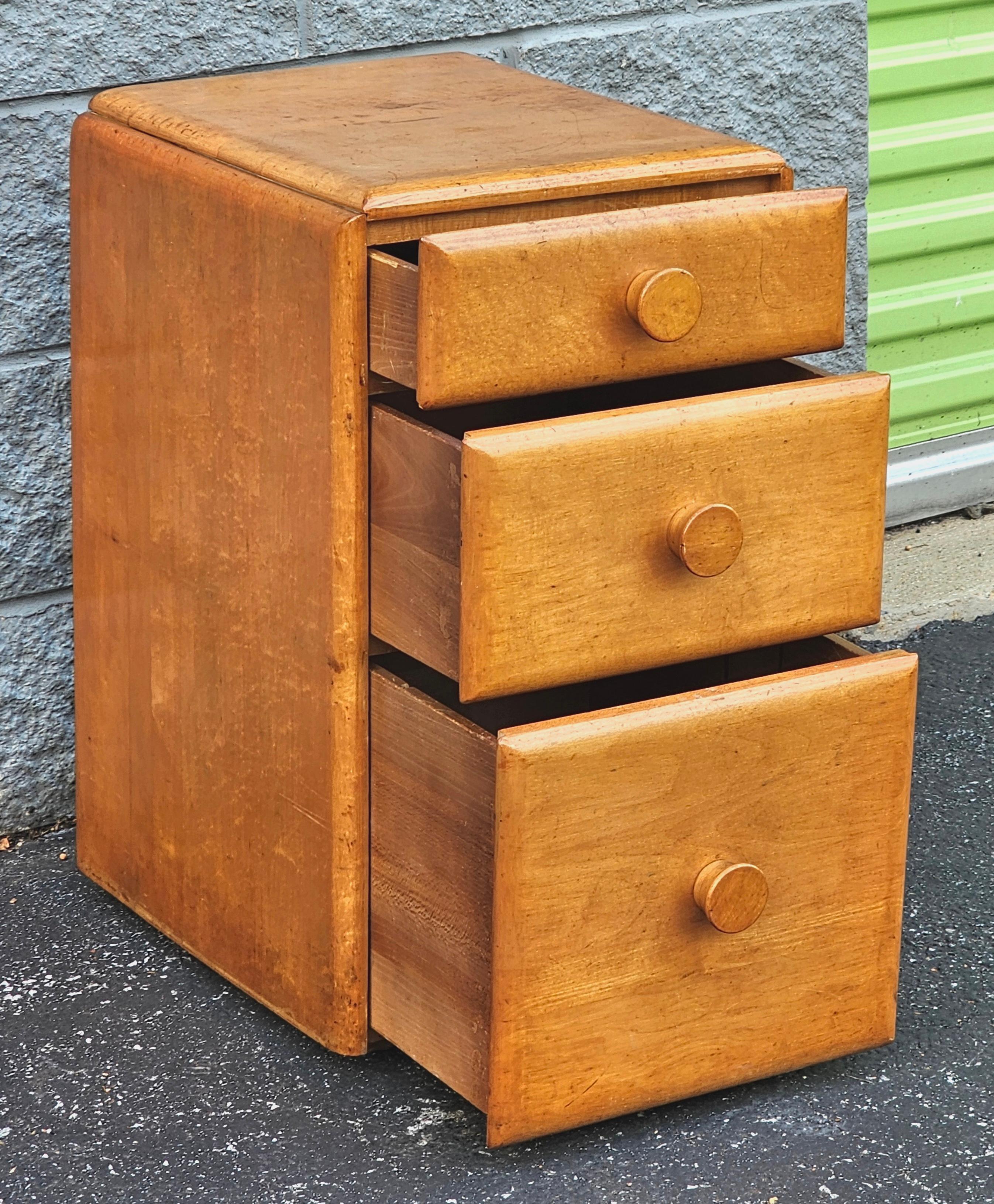 Conant Ball Early American Style Maple Bedside Chest of Drawers Nightstand For Sale 4