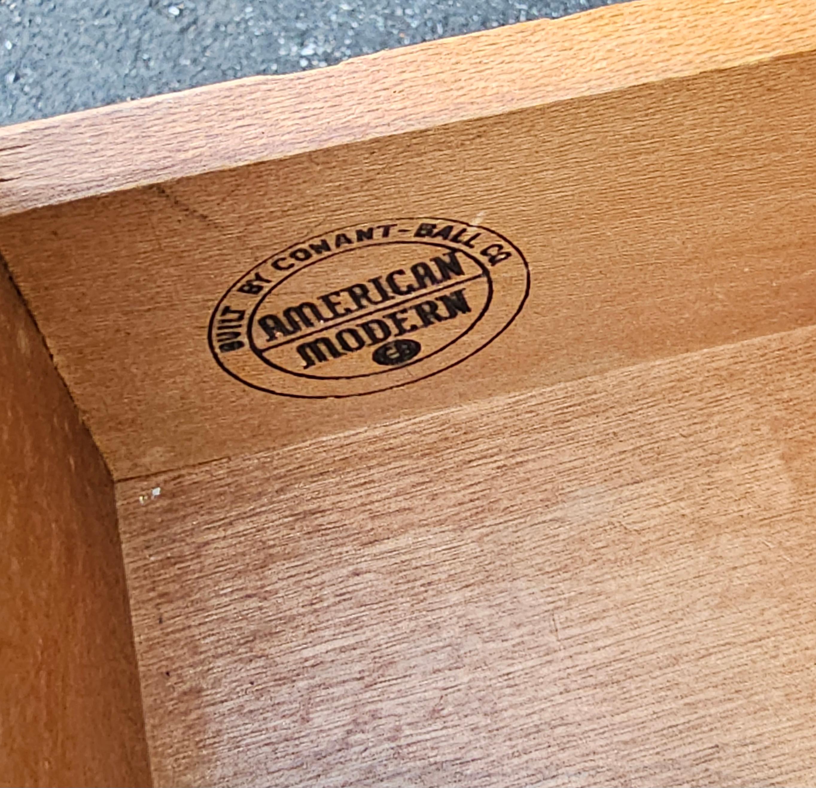 Conant Ball Early American Style Maple Bedside Chest of Drawers Nightstand For Sale 7