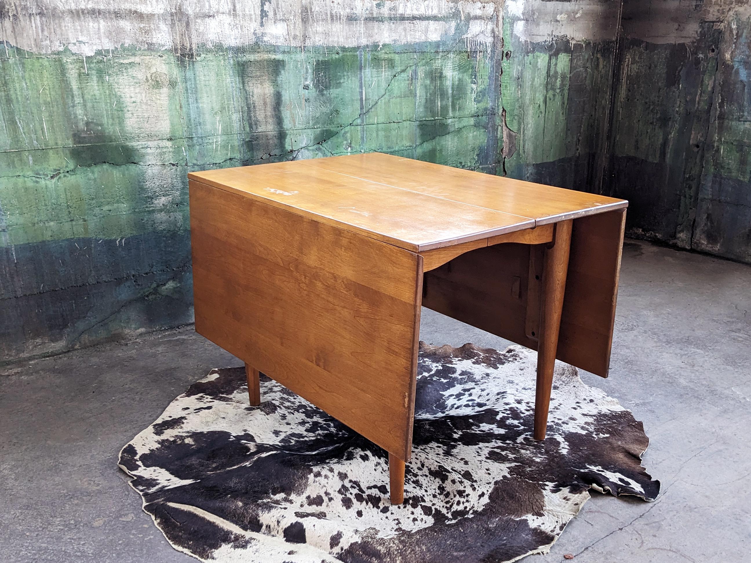 Conant Ball Mid Century Drop Leaf Dining Table en érable avec 4 feuilles ! en vente 2